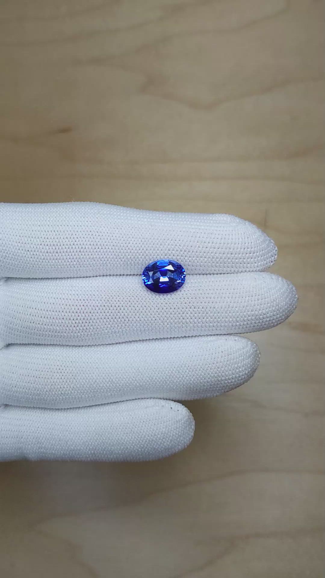 4.10 Ct. Blue Sapphire from Ceylon (Sri Lanka) Size Video