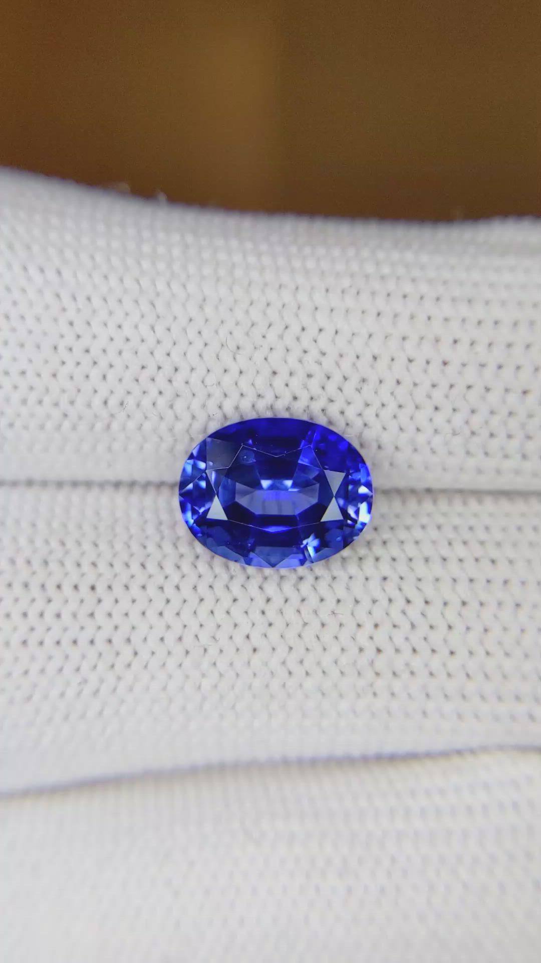 4.10 Ct. Blue Sapphire from Ceylon (Sri Lanka) Size Video