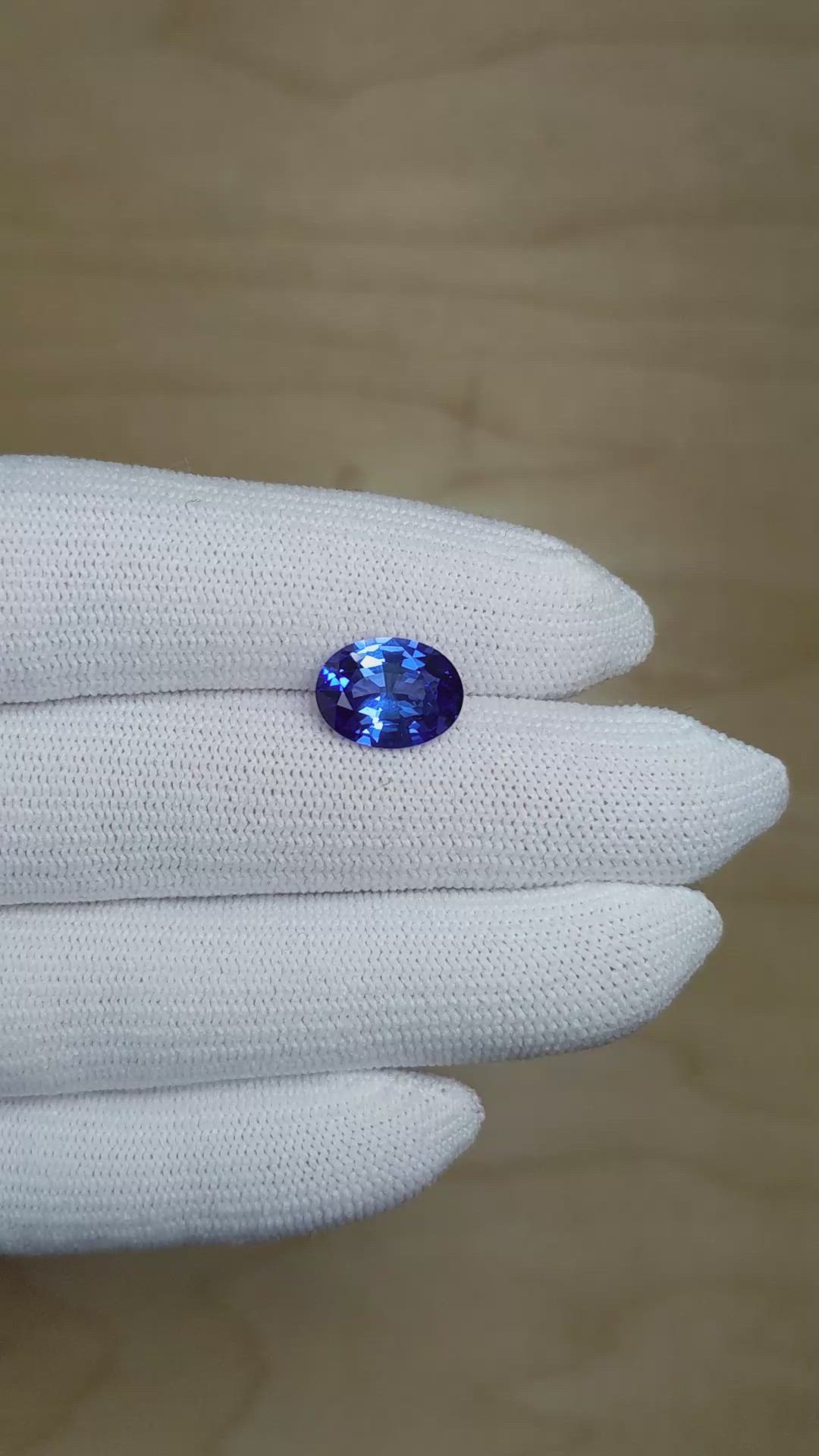 4.23 Ct. Blue Sapphire from Ceylon (Sri Lanka) Size Video