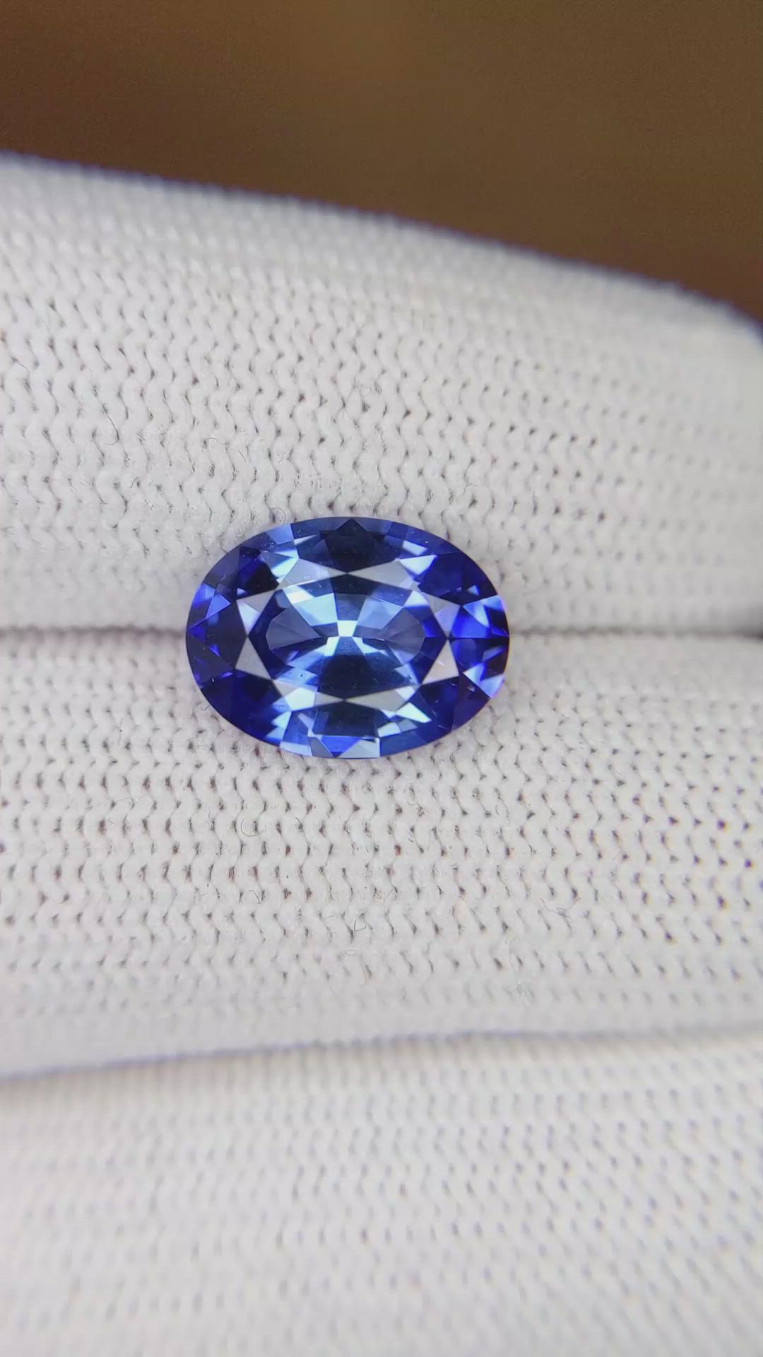 4.23 Ct. Blue Sapphire from Ceylon (Sri Lanka) Size Video