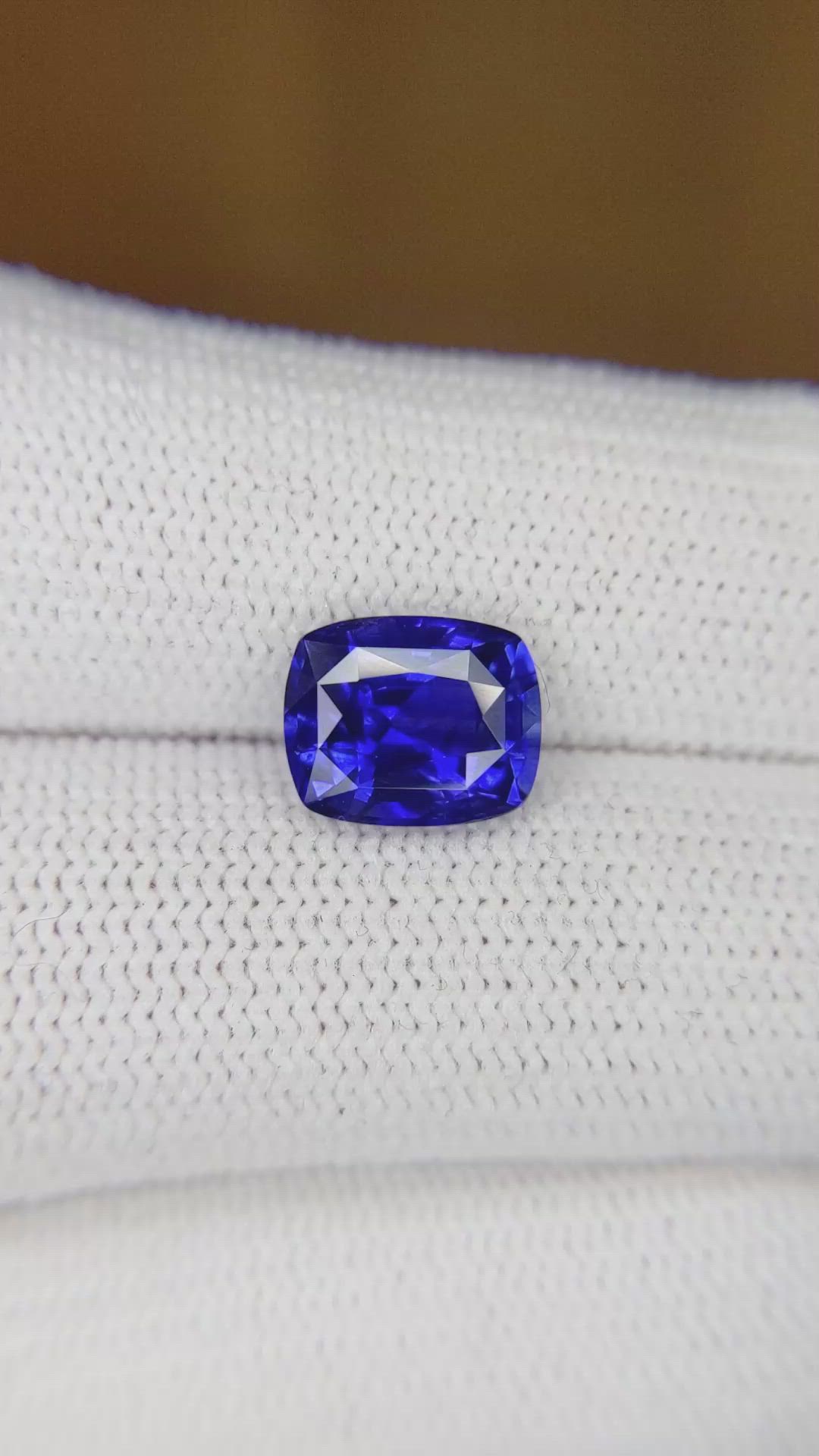 3.06 Ct. Blue Sapphire from Ceylon (Sri Lanka) Size Video