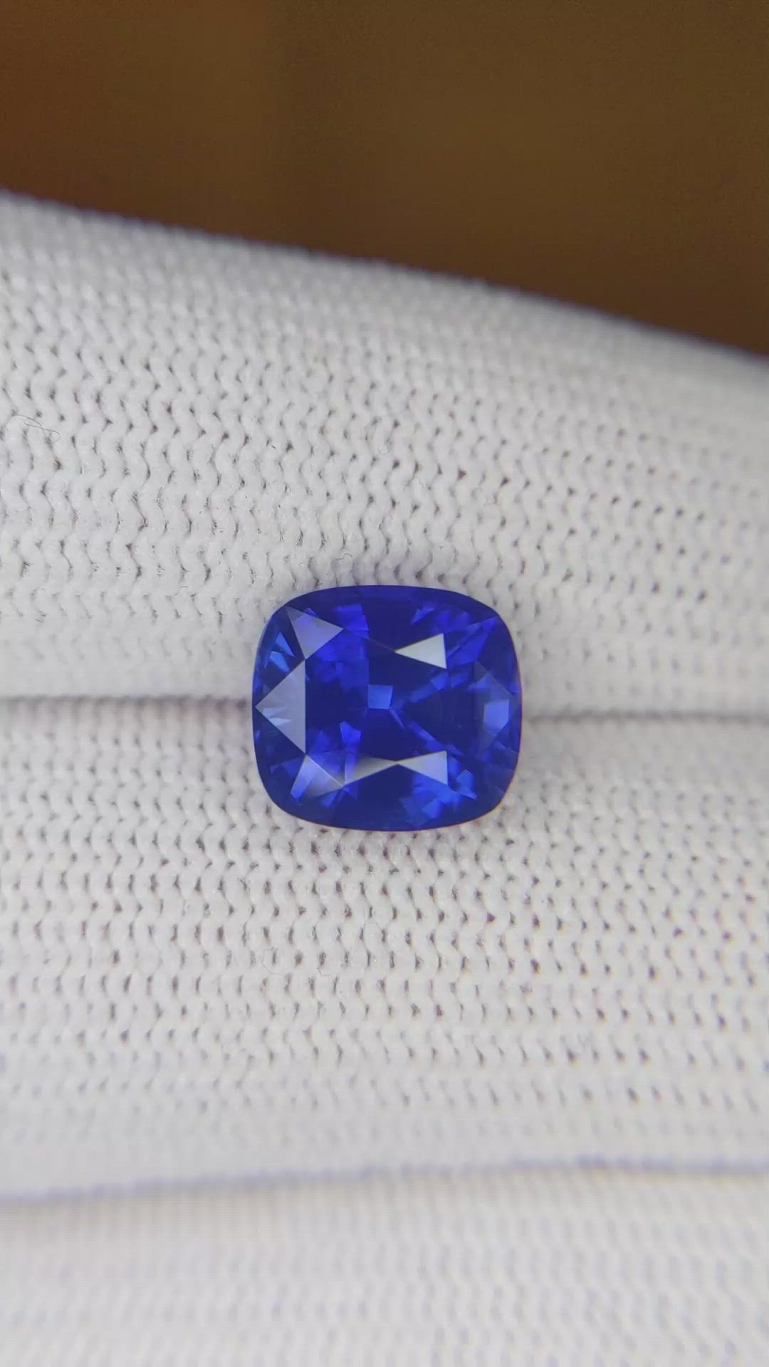 4.02 Ct. Blue Sapphire from Ceylon (Sri Lanka) Size Video