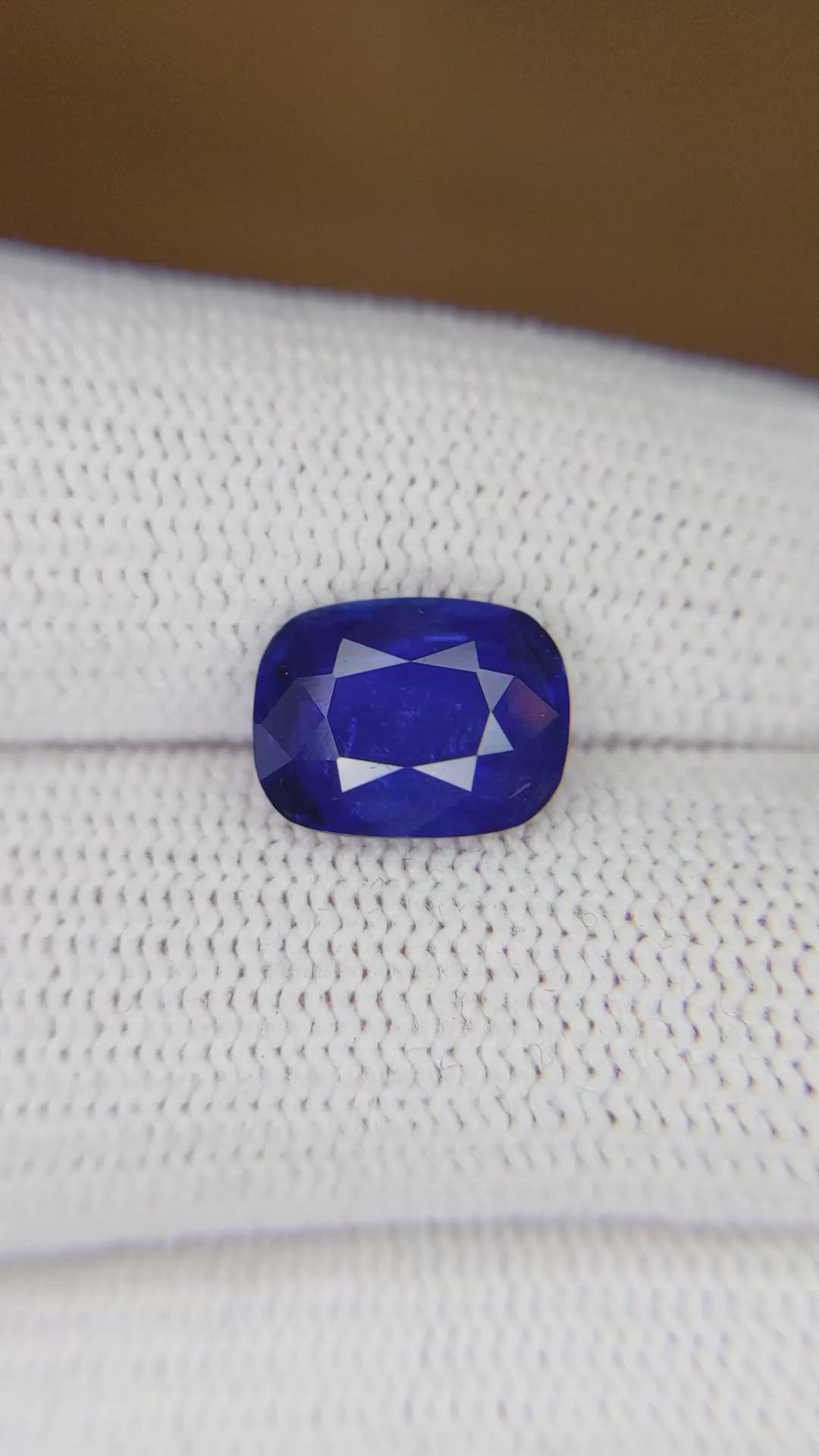 3.51 Ct. Blue Sapphire from Ceylon (Sri Lanka) Size Video