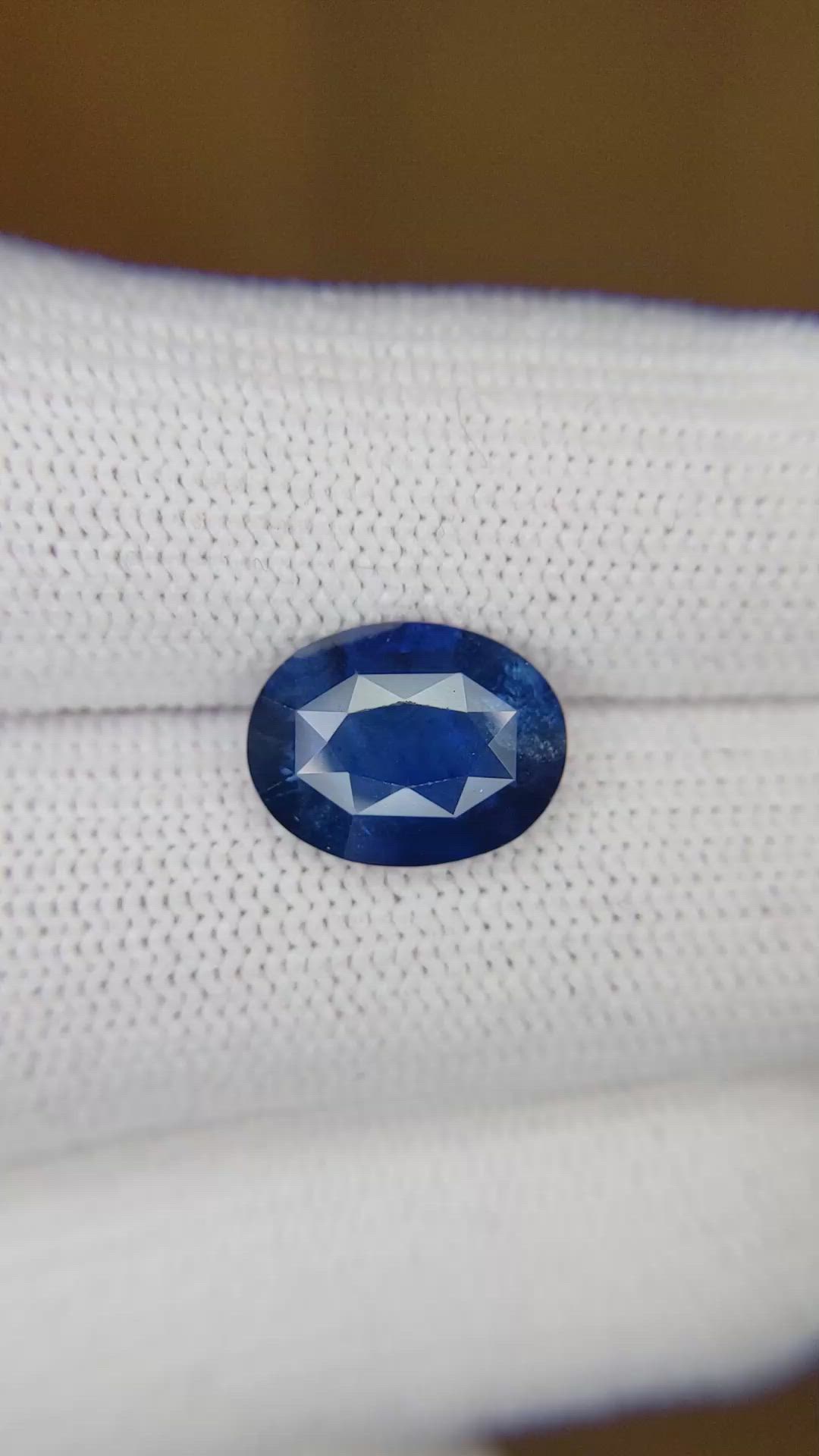 3.91 Ct. Blue Sapphire from Ceylon (Sri Lanka) Size Video