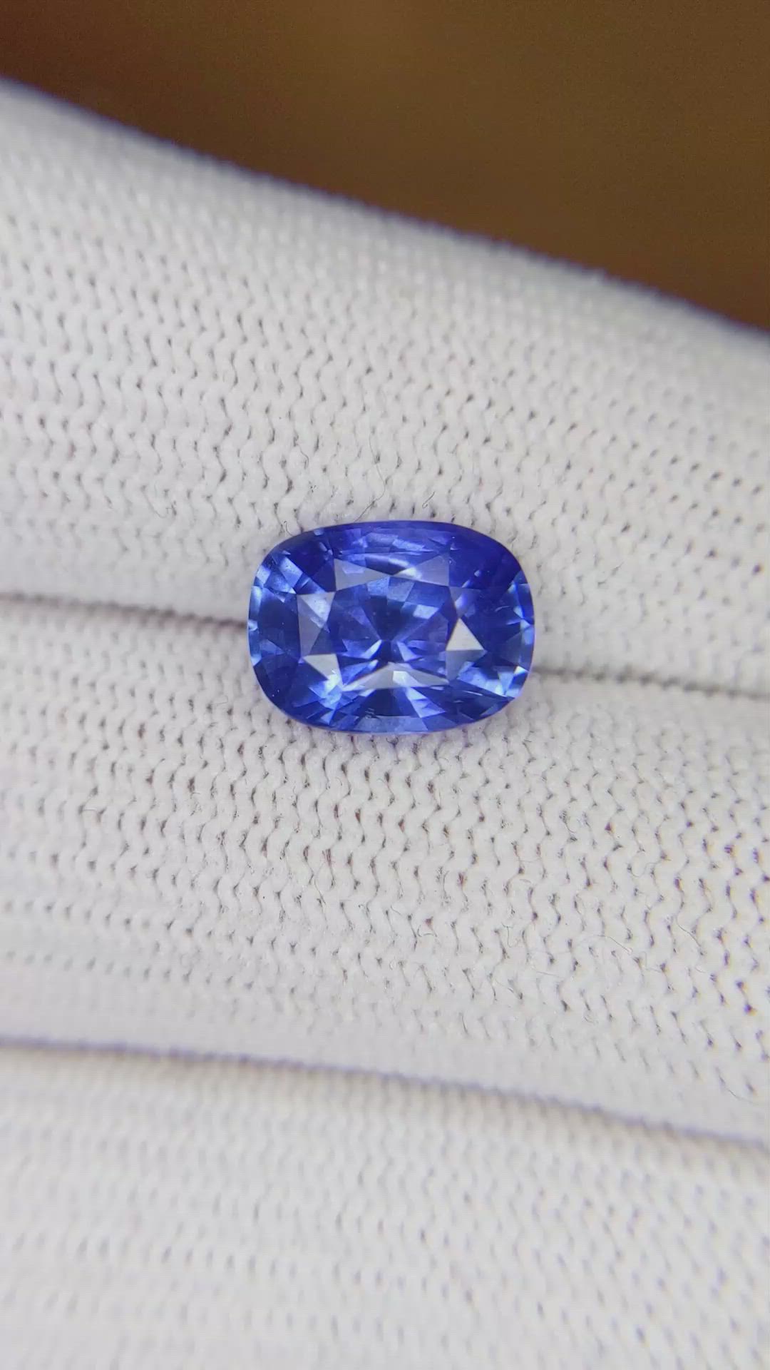 3.41 Ct. Blue Sapphire from Ceylon (Sri Lanka) Size Video