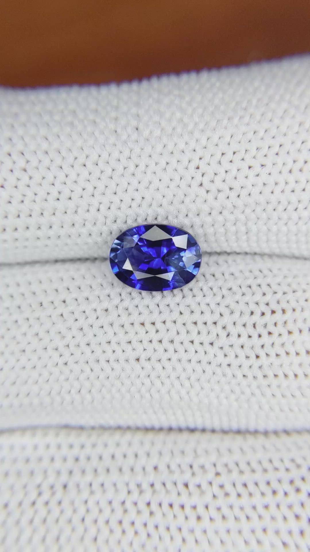 1.57 Ct. Blue Sapphire from Ceylon (Sri Lanka) Size Video