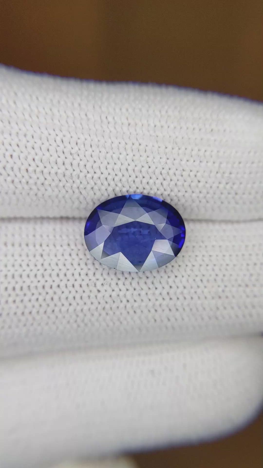 3.59 Ct. Blue Sapphire from Ceylon (Sri Lanka) Size Video