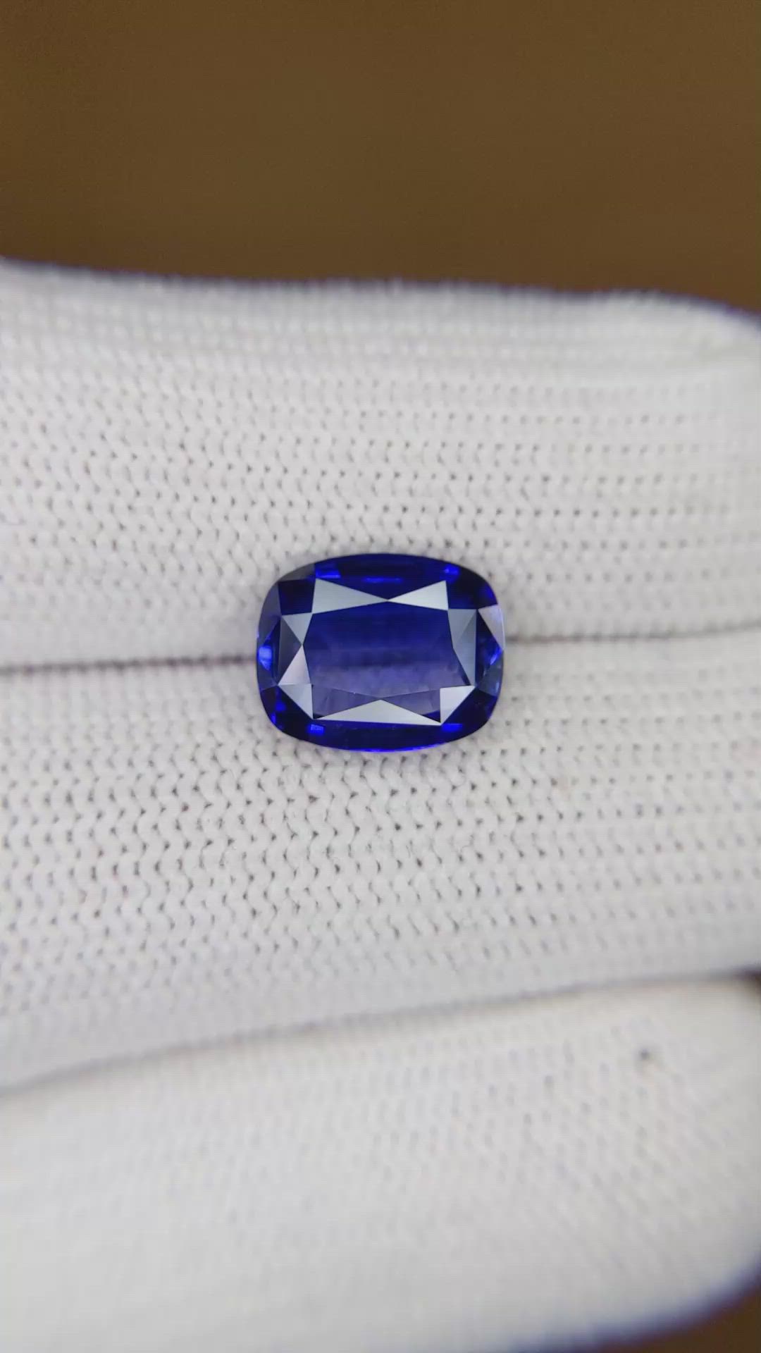 3.38 Ct. Blue Sapphire from Ceylon (Sri Lanka) Size Video