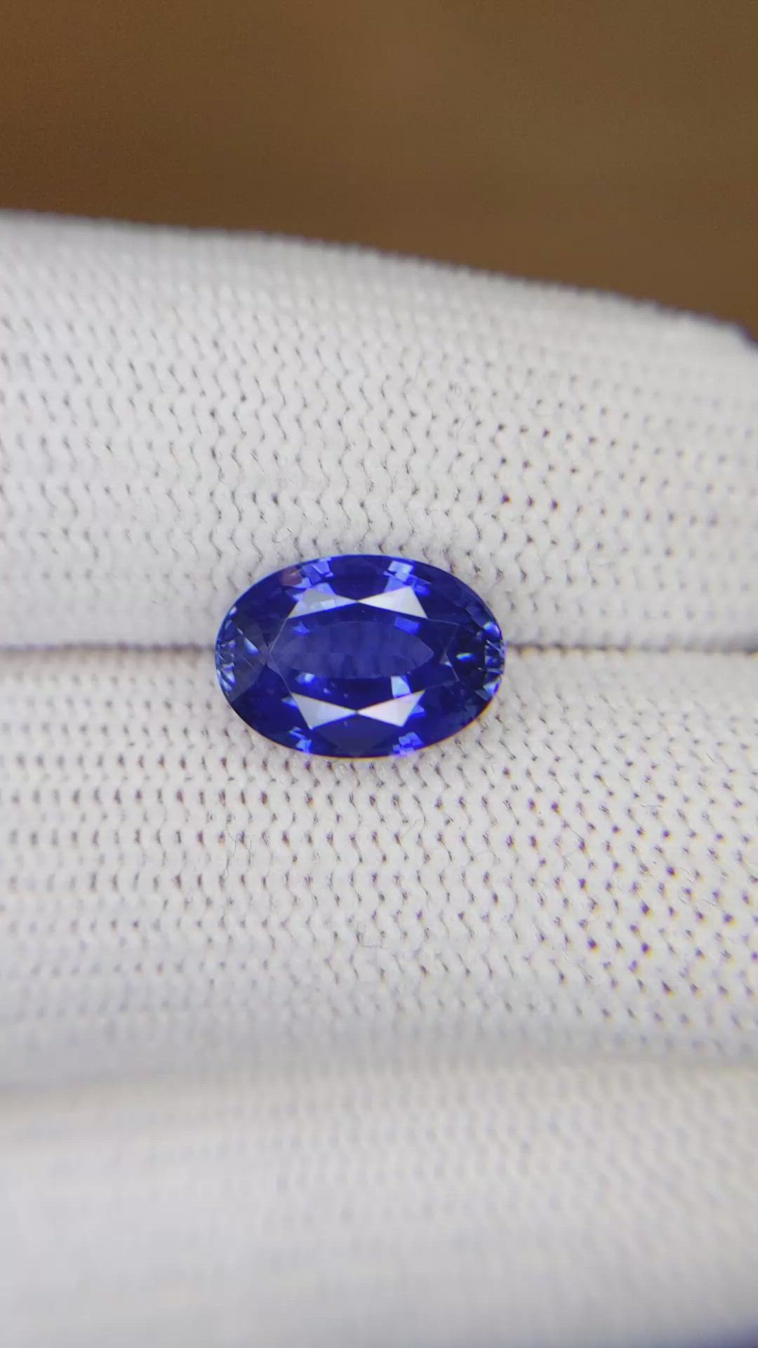 3.59 Ct. Blue Sapphire from Ceylon (Sri Lanka) Size Video
