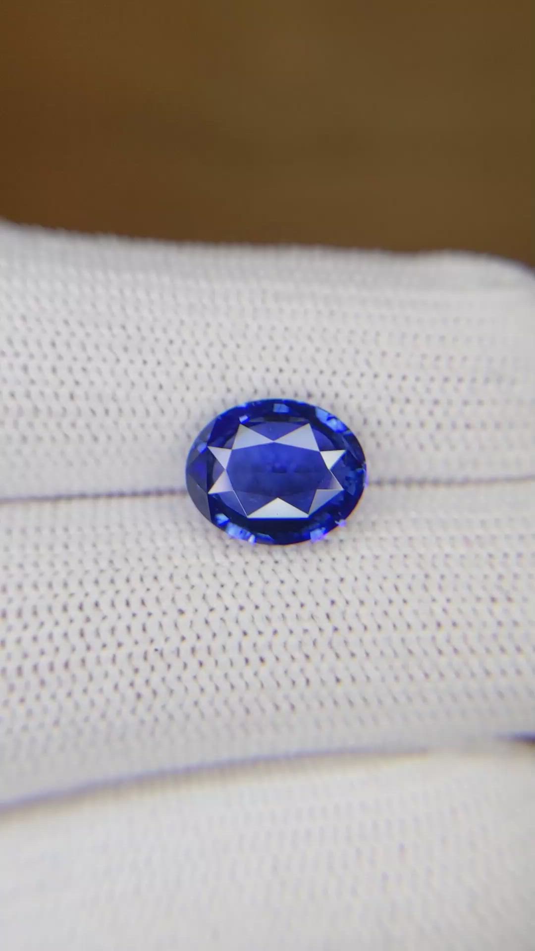 3.86 Ct. Blue Sapphire from Ceylon (Sri Lanka) Size Video