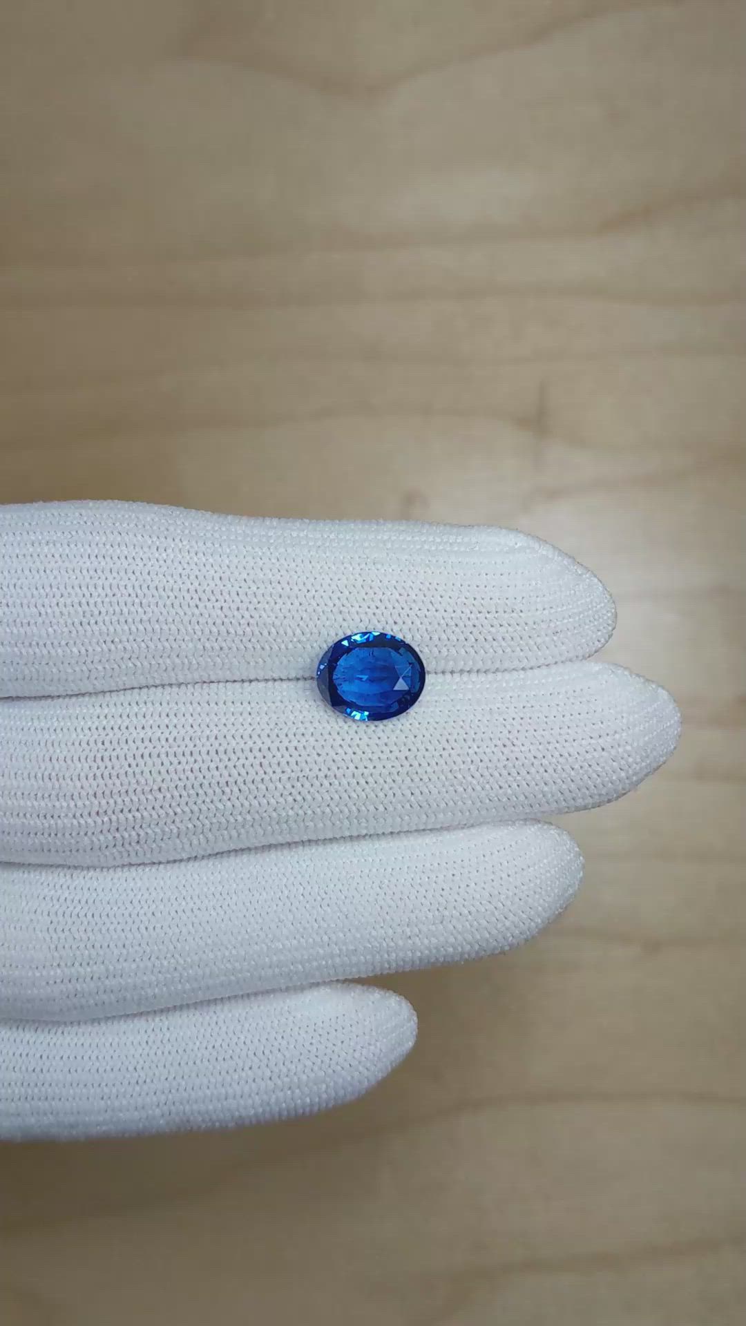 3.86 Ct. Blue Sapphire from Ceylon (Sri Lanka) Size Video