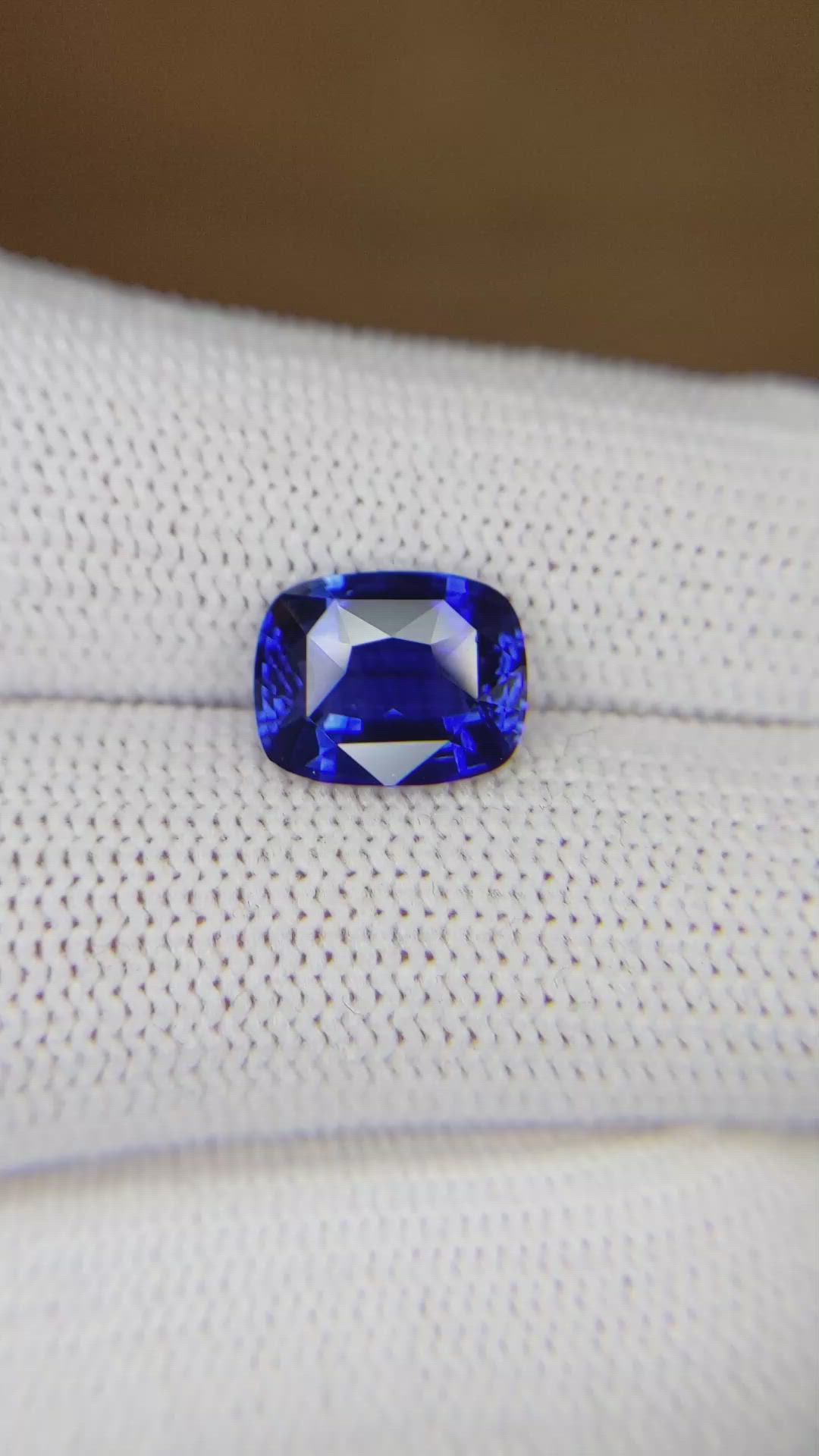 3.36 Ct. Blue Sapphire from Ceylon (Sri Lanka) Size Video