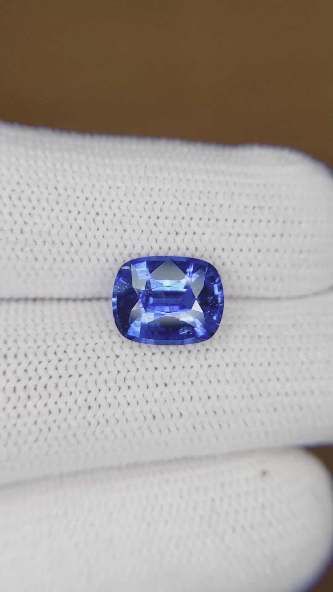 3.43 Ct. Blue Sapphire from Ceylon (Sri Lanka) Size Video