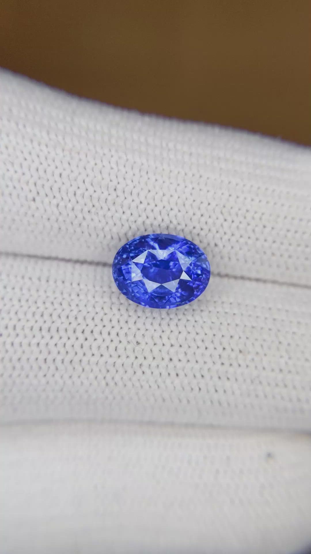 3.57 Ct. Blue Sapphire from Ceylon (Sri Lanka) Size Video