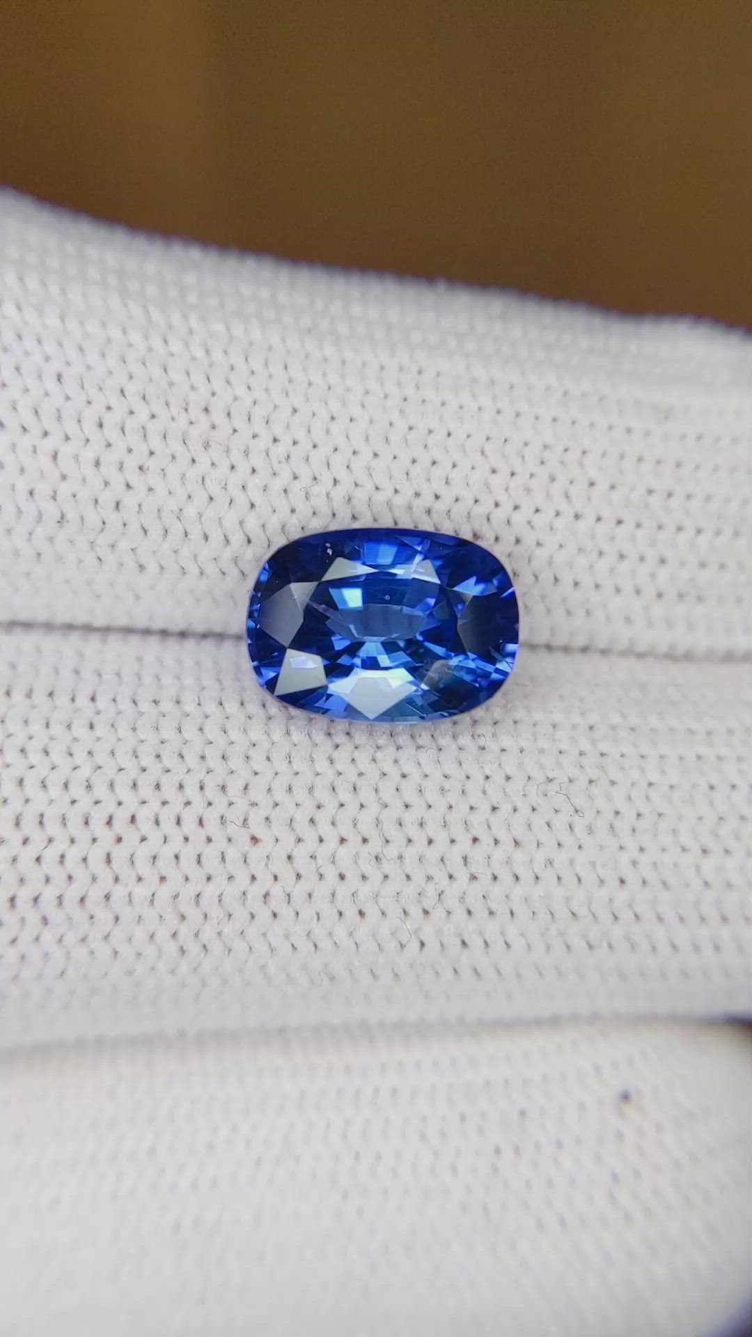 3.64 Ct. Blue Sapphire from Ceylon (Sri Lanka) Size Video