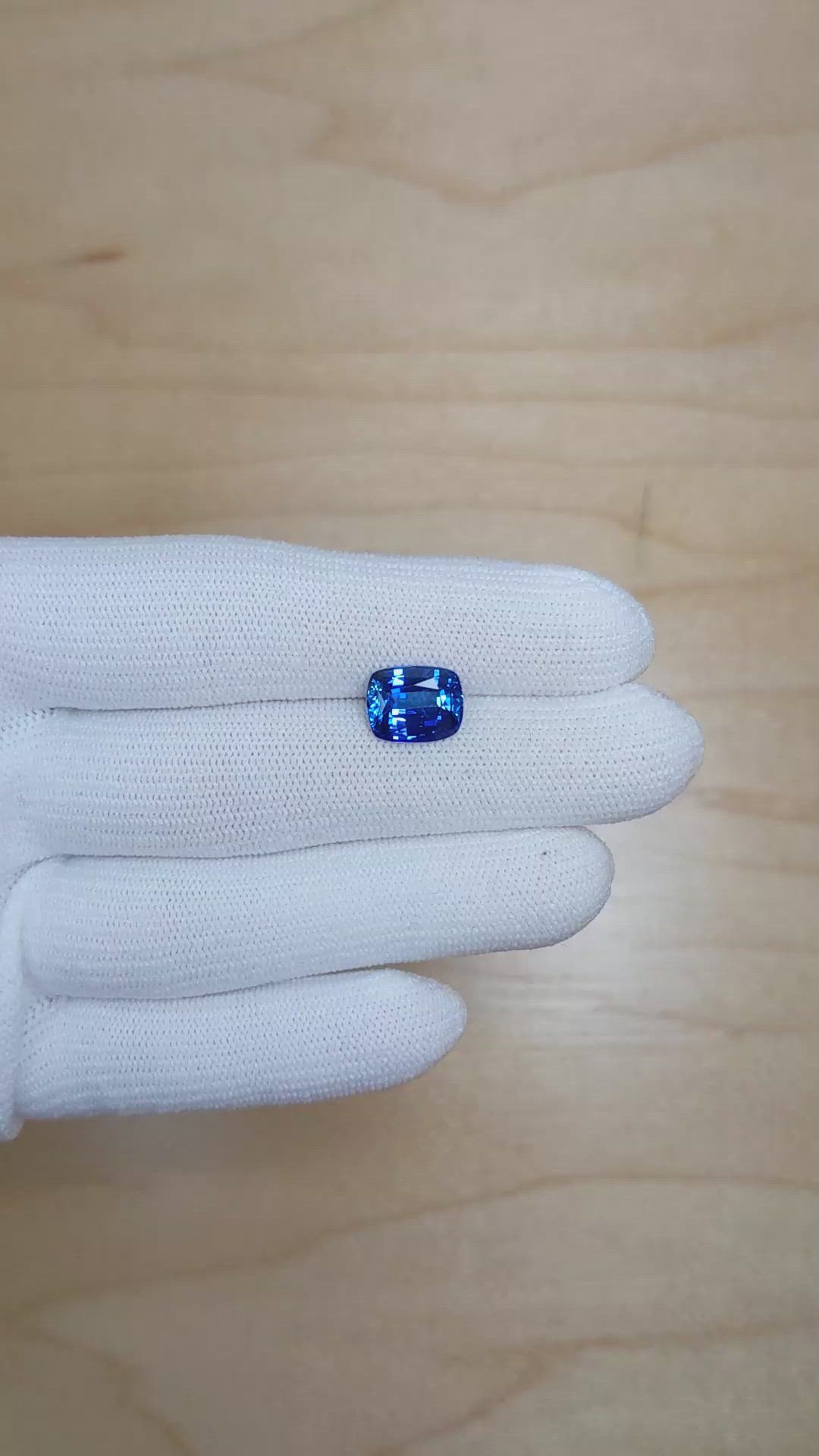4.23 Ct. Blue Sapphire from Ceylon (Sri Lanka) Size Video