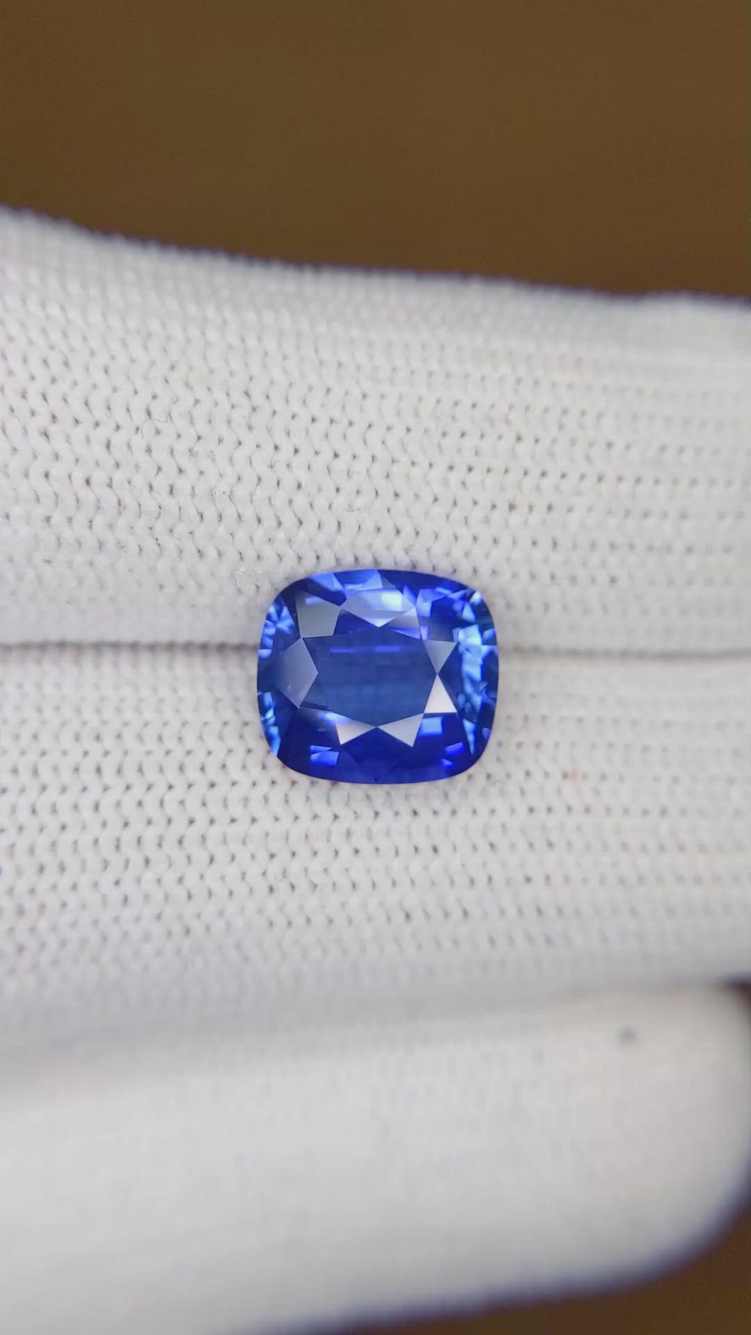 3.67 Ct. Blue Sapphire from Ceylon (Sri Lanka) Size Video