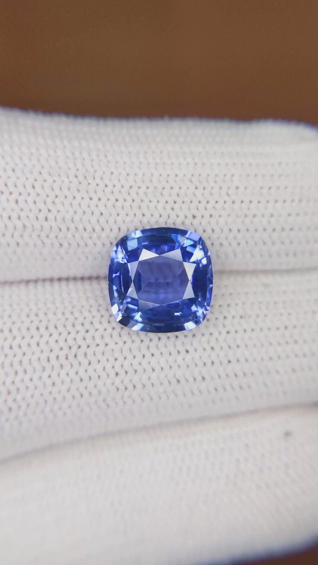 4.65 Ct. Blue Sapphire from Ceylon (Sri Lanka) Size Video