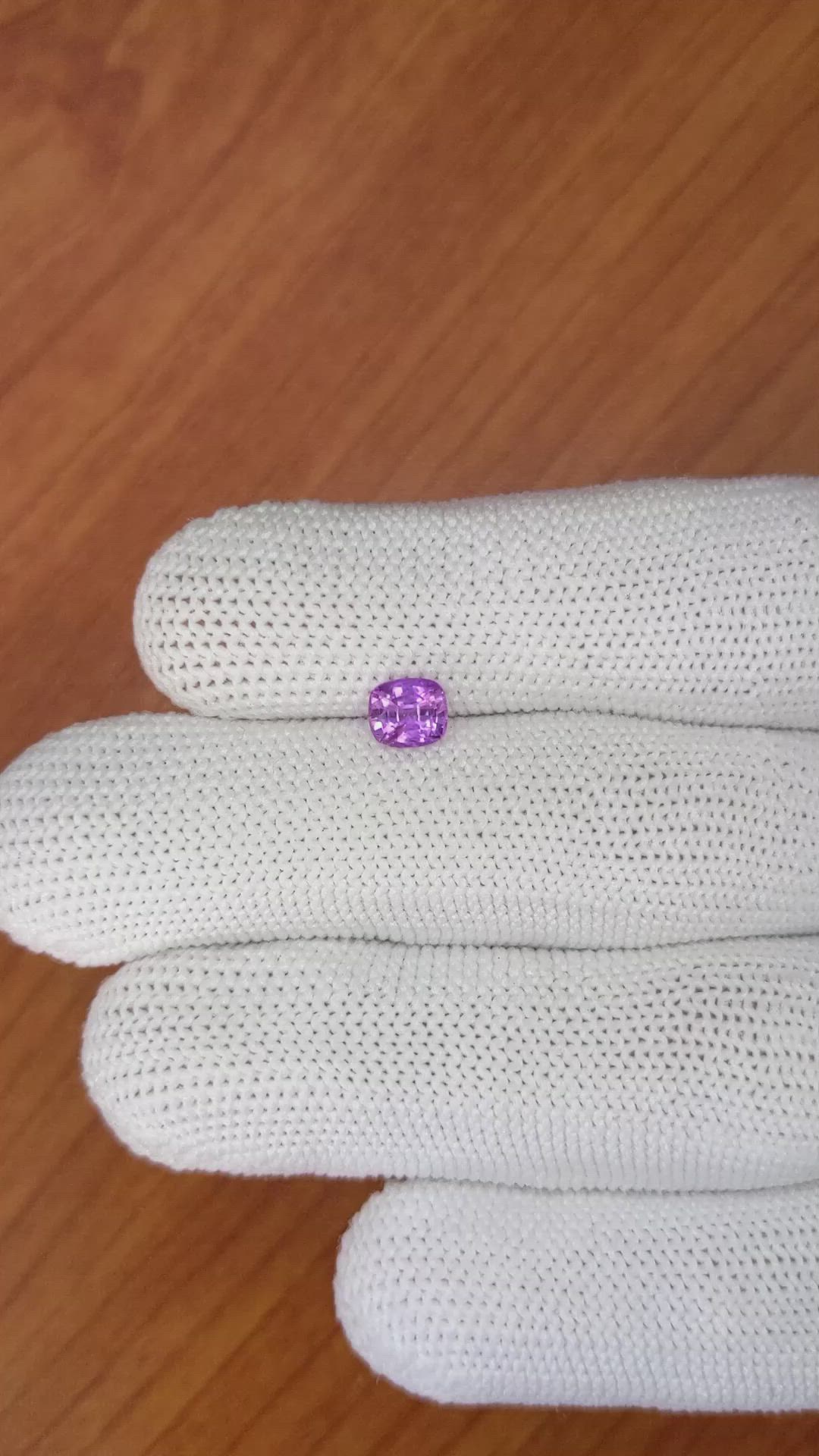 0.94 Ct. Pinkish Purple Sapphire from Ceylon (Sri Lanka) Size Video