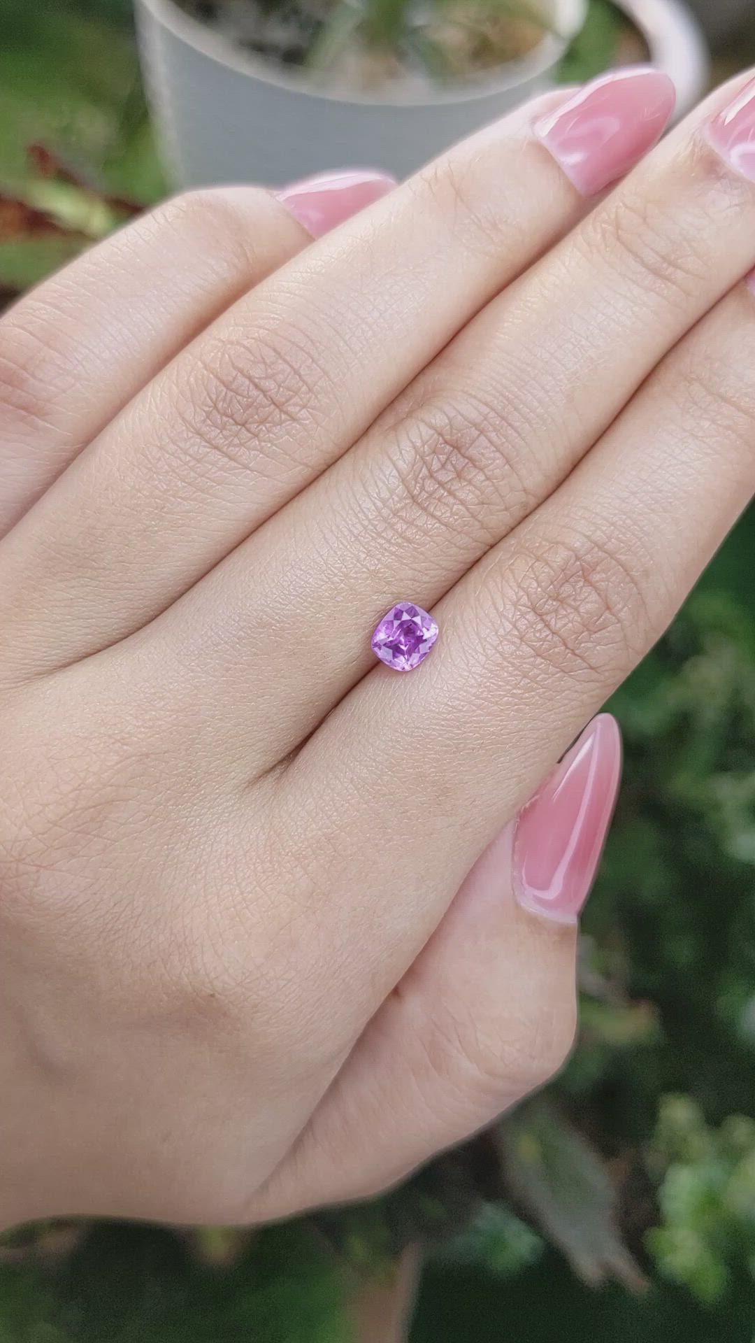 0.94 Ct. Pinkish Purple Sapphire from Ceylon (Sri Lanka) Size Video