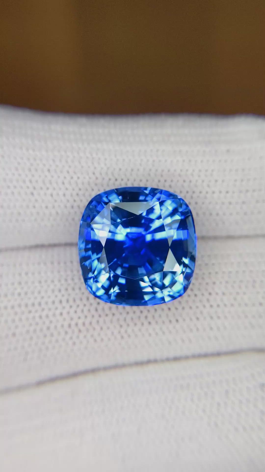 14.49 Ct. Blue Sapphire from Ceylon (Sri Lanka) Size Video