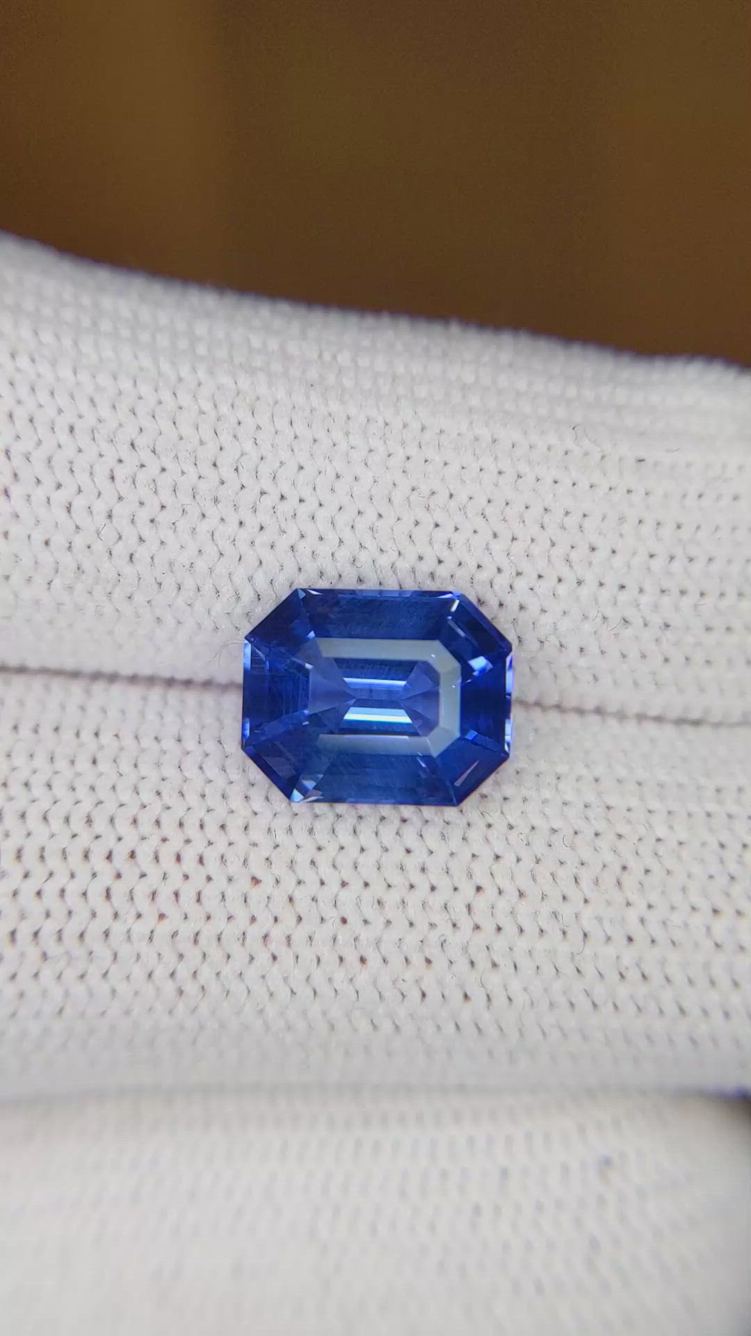 4.06 Ct. Blue Sapphire from Ceylon (Sri Lanka) Size Video