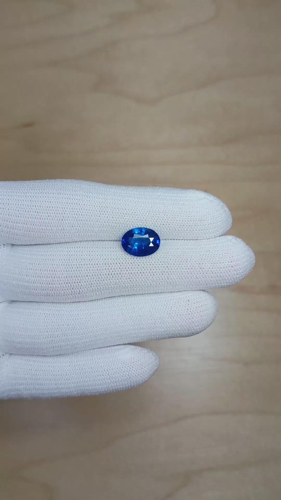 3.59 Ct. Blue Sapphire from Ceylon (Sri Lanka) Size Video
