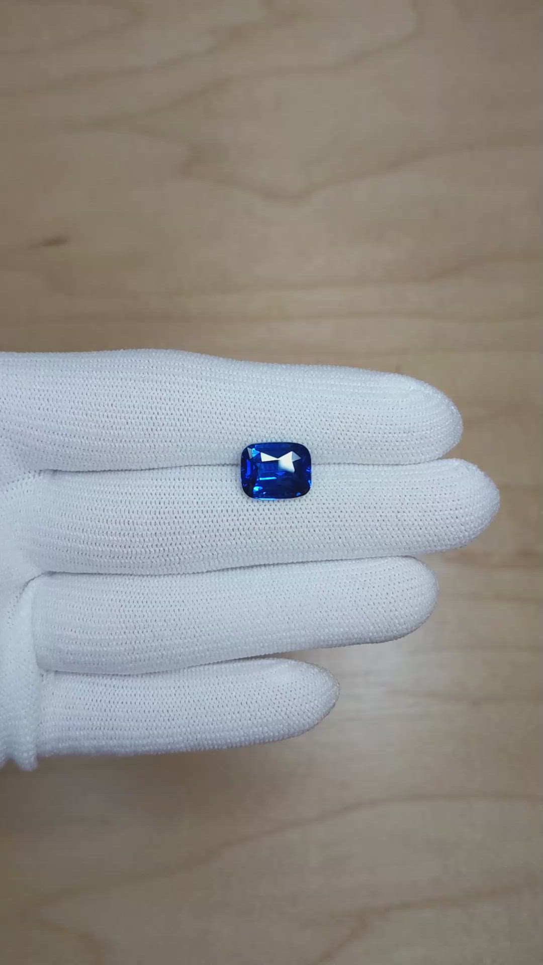5.60 Ct. Blue Sapphire from Ceylon (Sri Lanka) Size Video