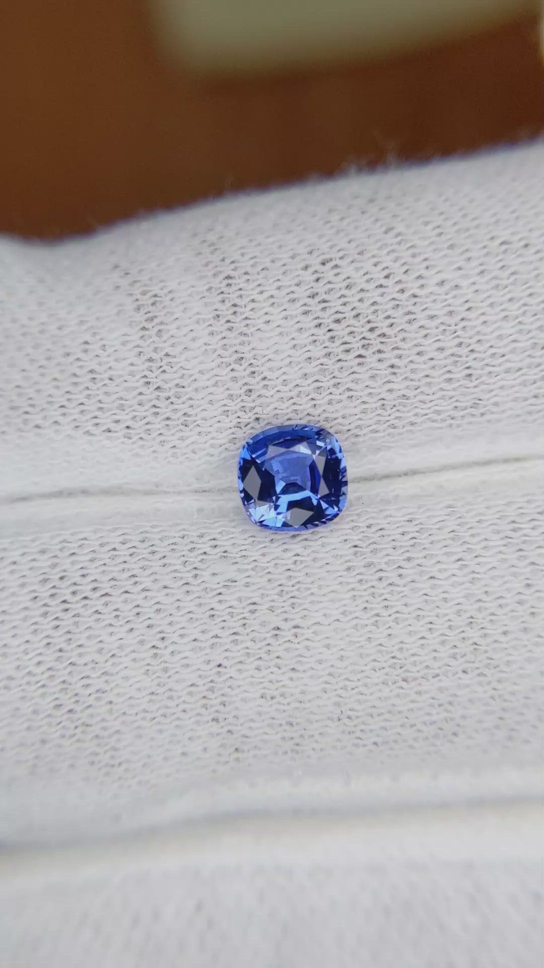0.94 Ct. Sapphire from Ceylon (Sri Lanka) Size Video