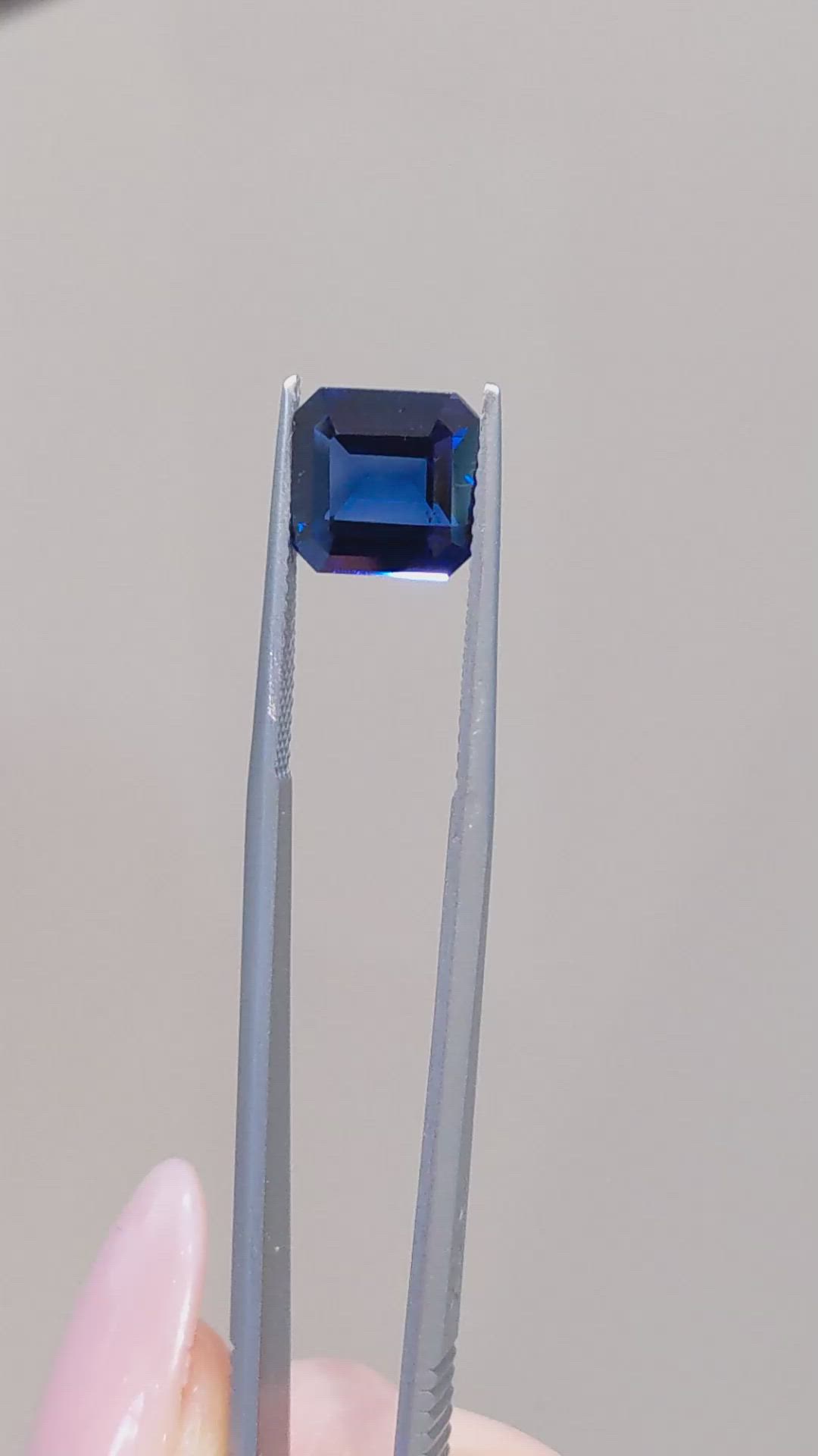 4.11 Ct. Blue Sapphire from Ceylon (Sri Lanka) Size Video