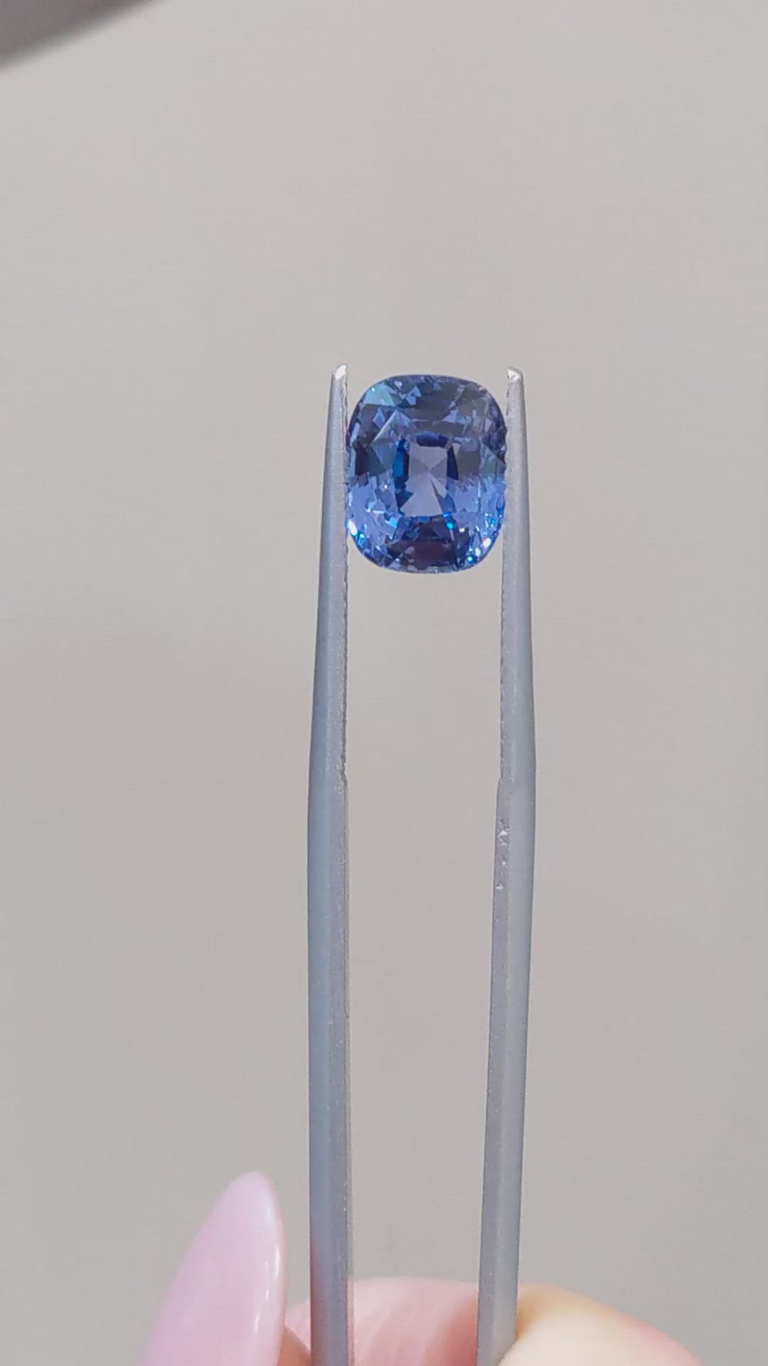 4.09 Ct. Blue Sapphire from Ceylon (Sri Lanka) Size Video