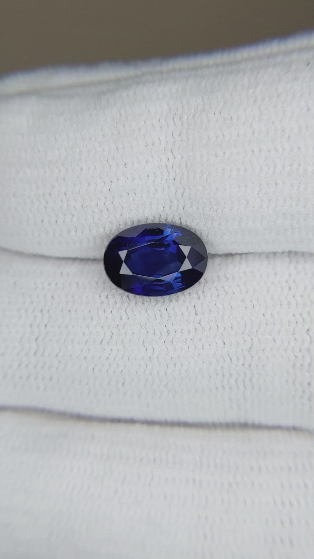 2.91 Ct. Blue Sapphire from Ceylon (Sri Lanka) Size Video