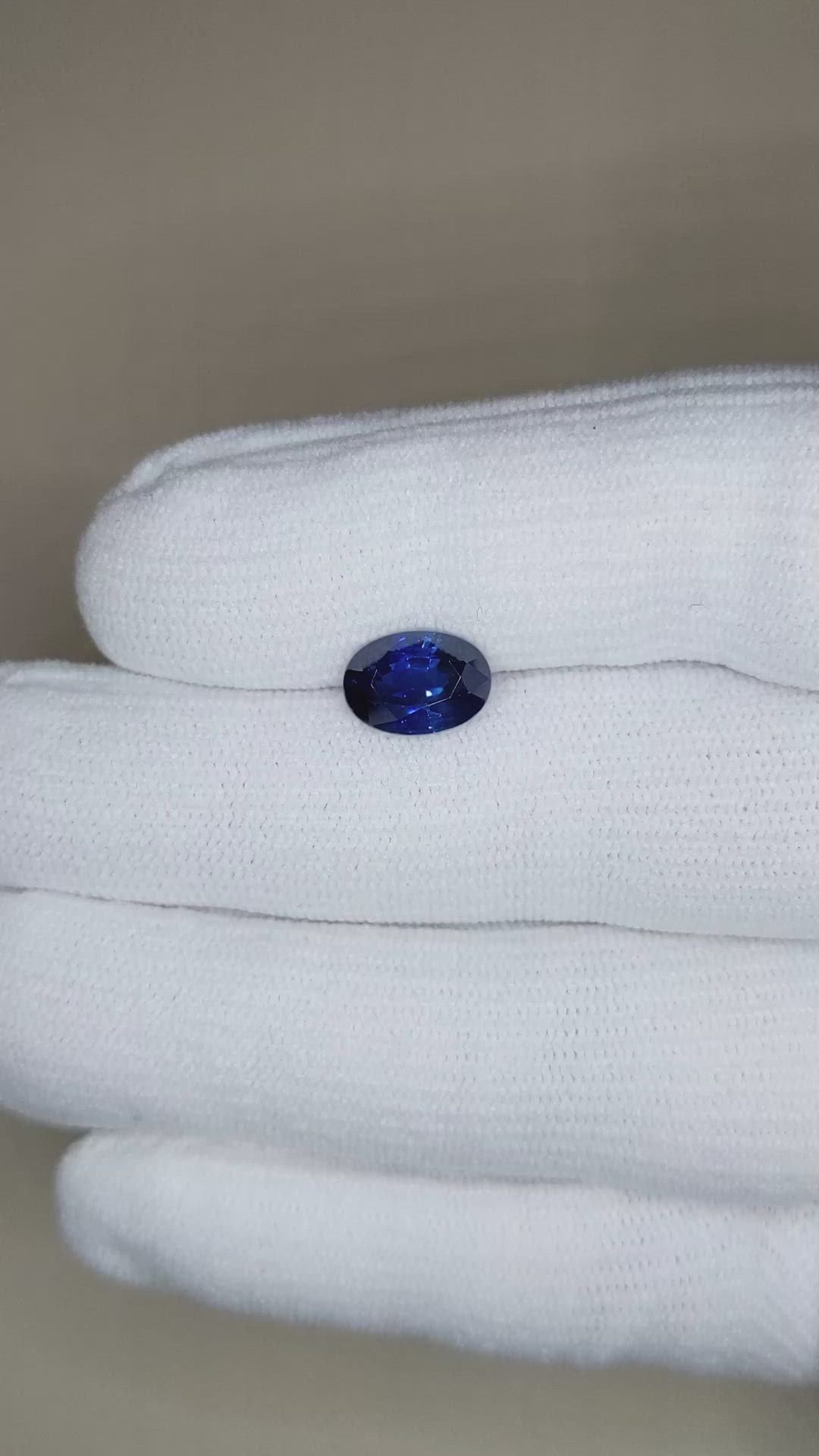 2.91 Ct. Blue Sapphire from Ceylon (Sri Lanka) Size Video