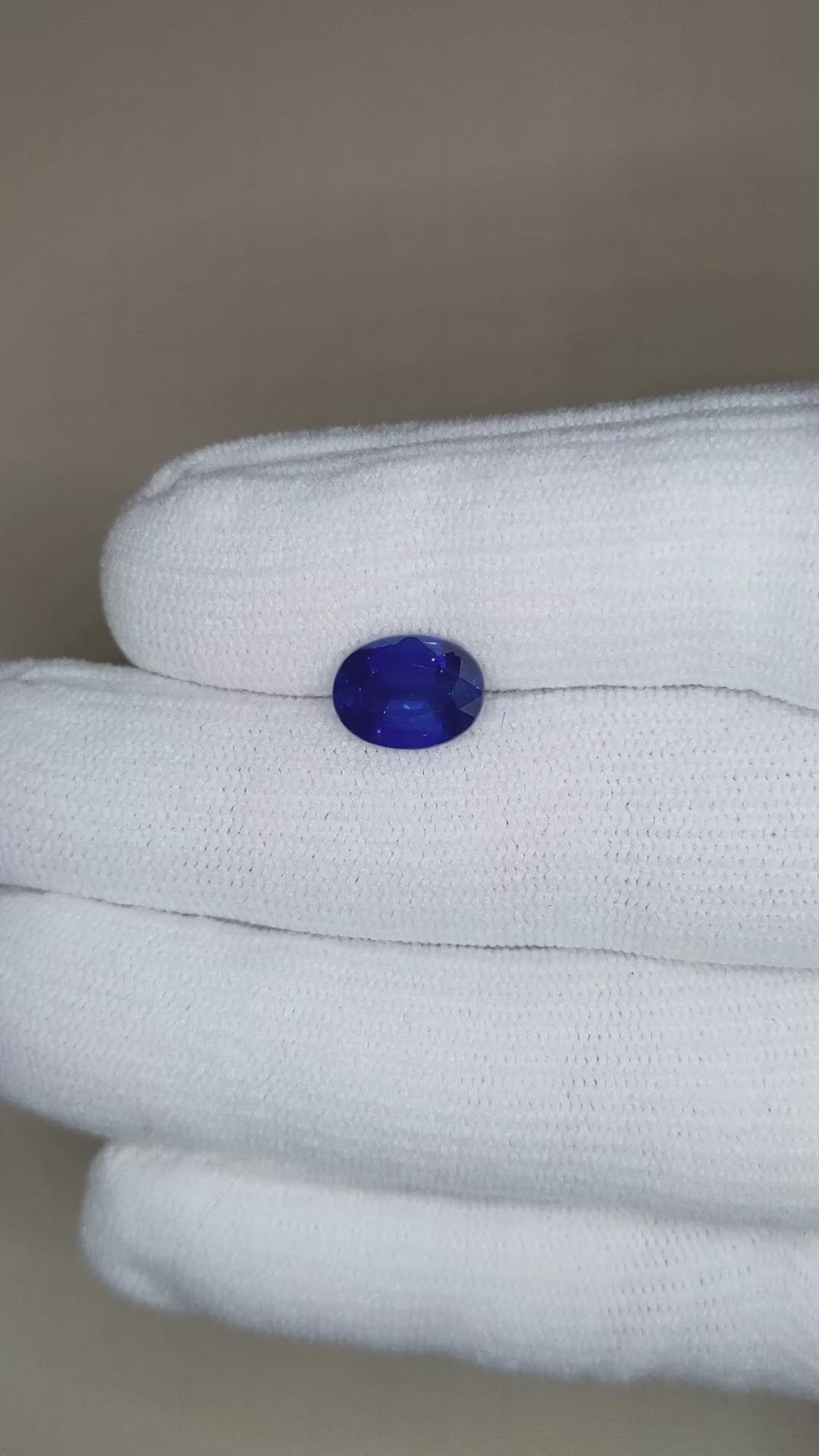 3.09 Ct. Blue Sapphire from Ceylon (Sri Lanka) Size Video