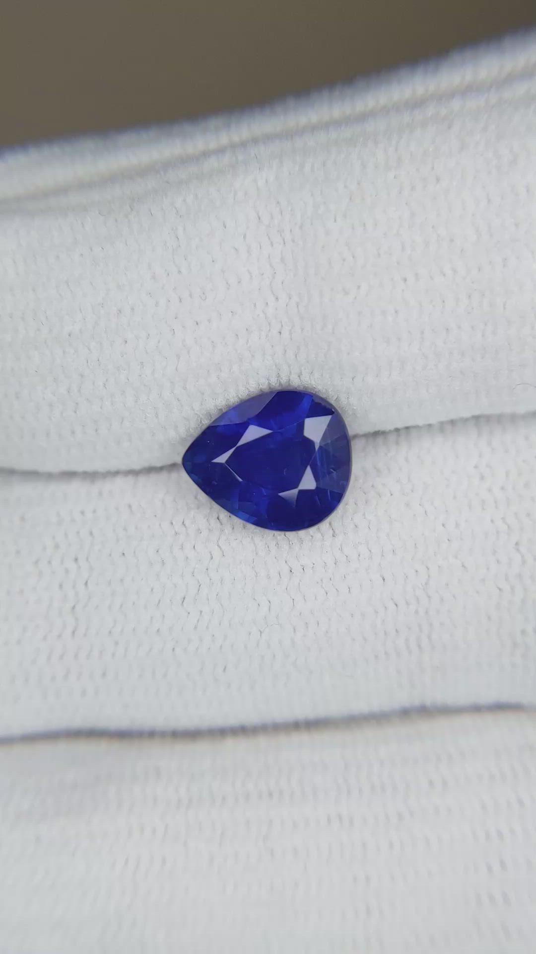 2.82 Ct. Blue Sapphire from Ceylon (Sri Lanka) Size Video