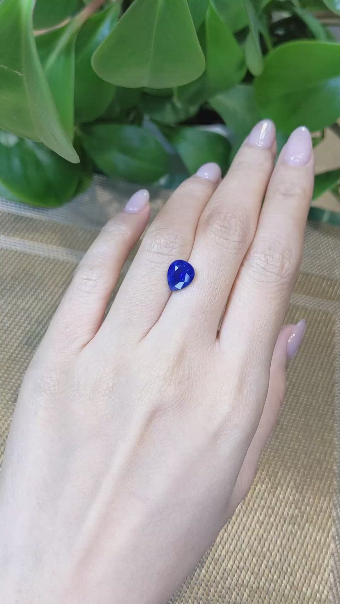 2.82 Ct. Blue Sapphire from Ceylon (Sri Lanka) Size Video