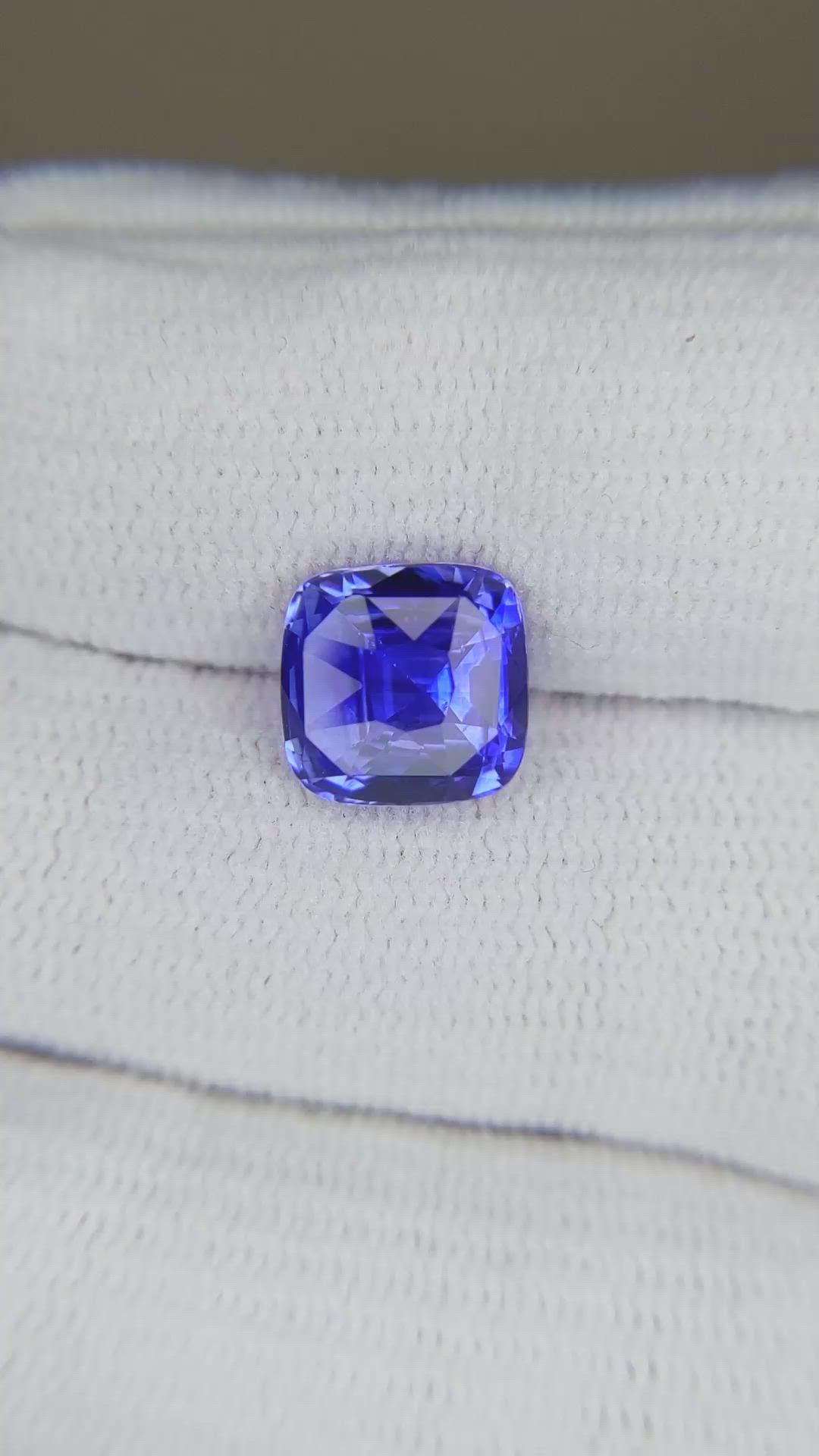 3.73 Ct. Blue Sapphire from Ceylon (Sri Lanka) Size Video