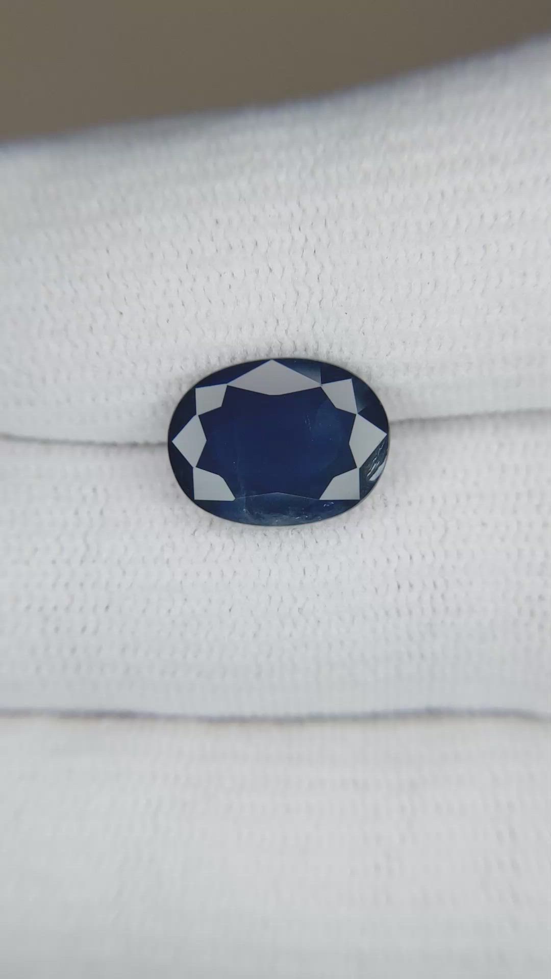 4.71 Ct. Blue Sapphire from Thailand Size Video