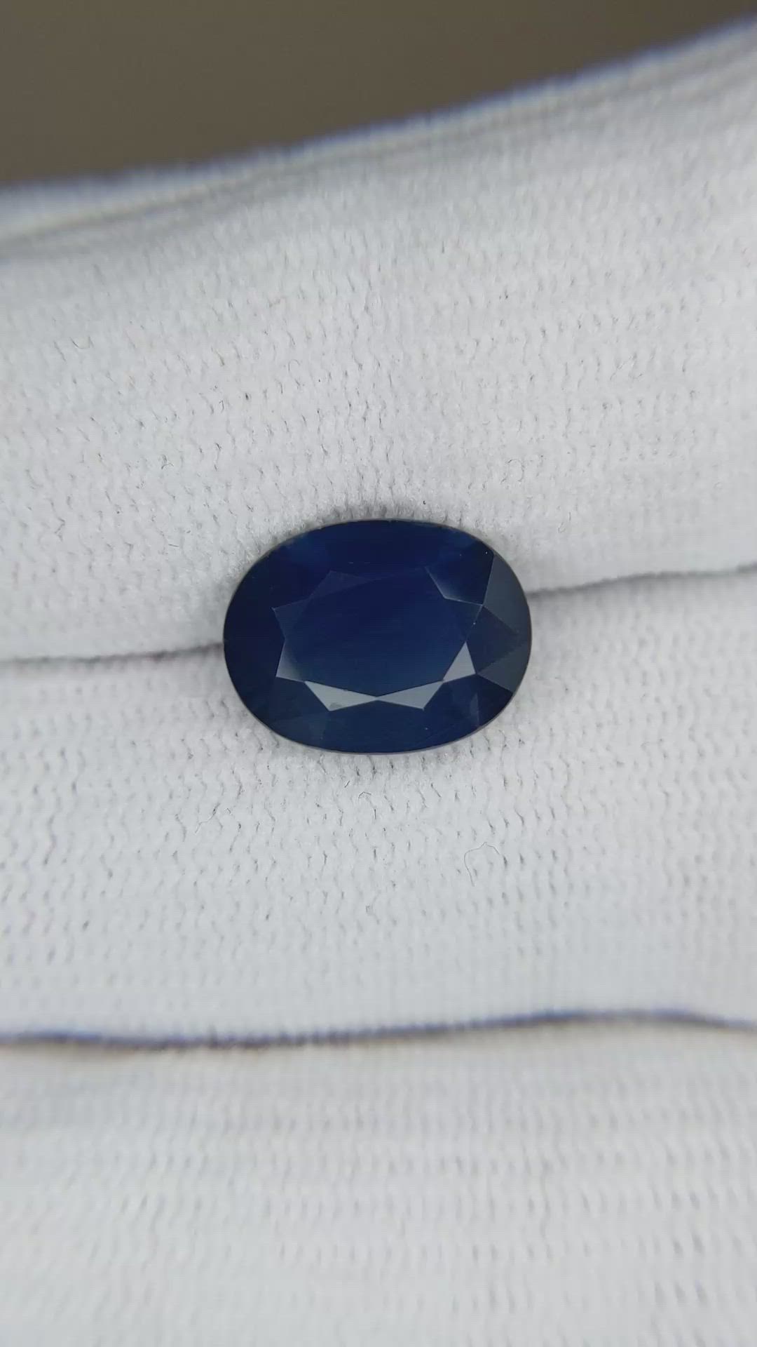4.57 Ct. Blue Sapphire from Thailand Size Video
