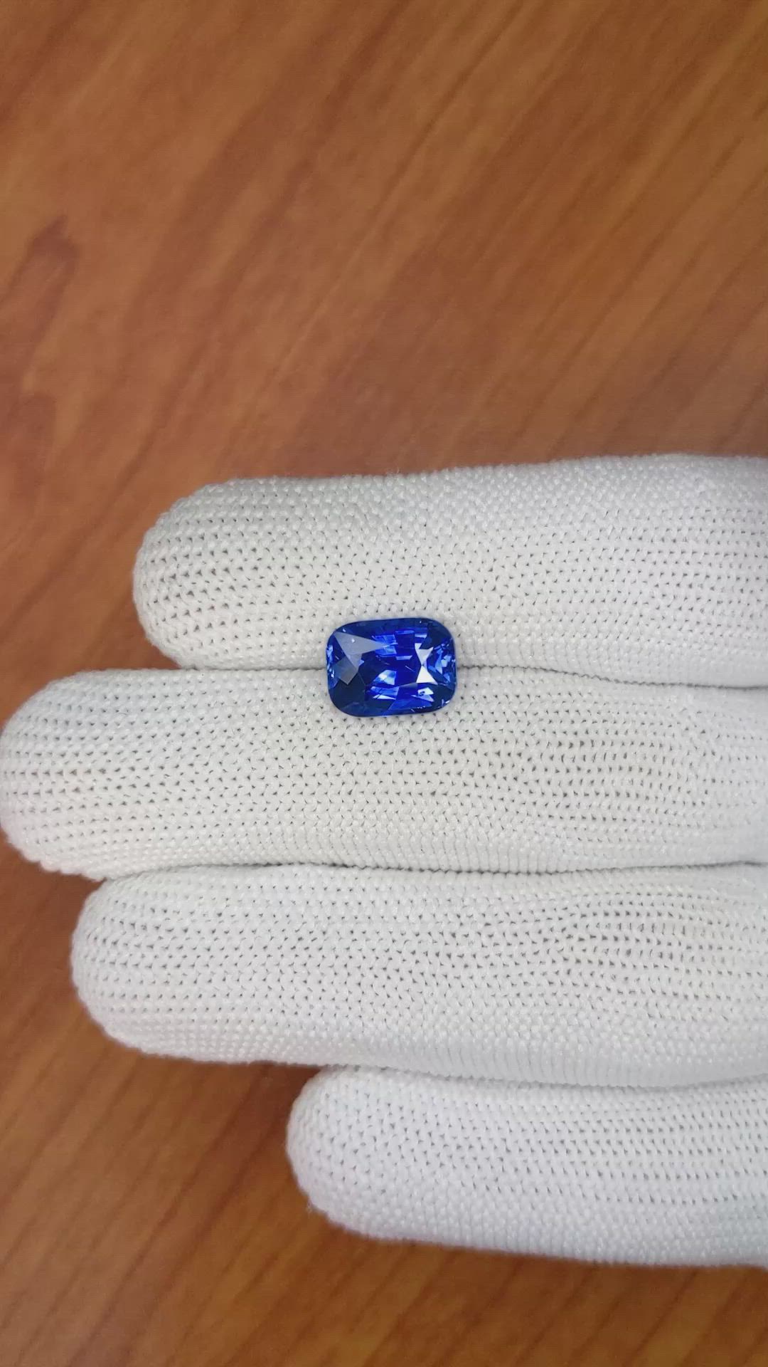 4.61 Ct. Blue Sapphire from Ceylon (Sri Lanka) Size Video