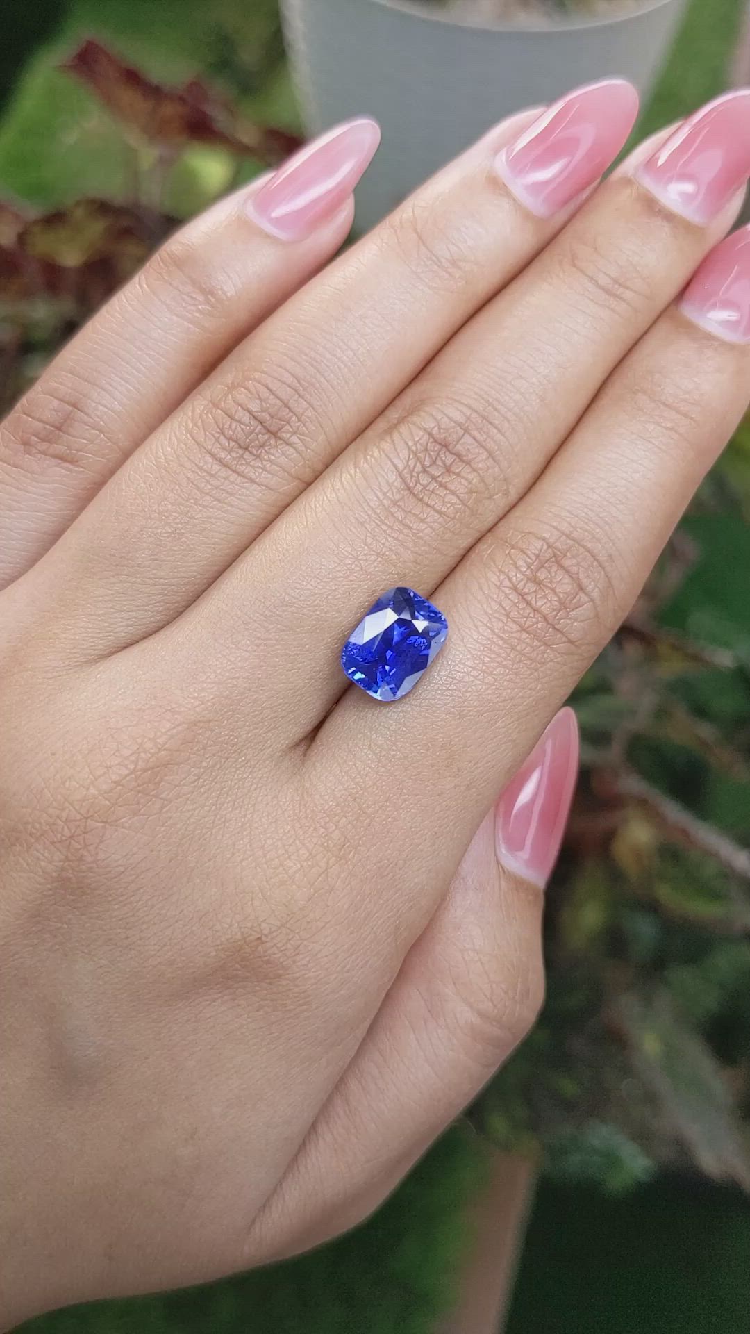 4.61 Ct. Blue Sapphire from Ceylon (Sri Lanka) Size Video