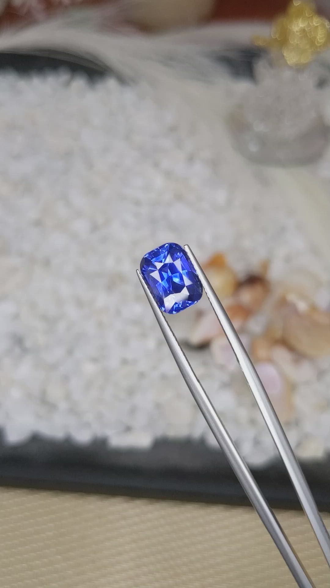 4.61 Ct. Blue Sapphire from Ceylon (Sri Lanka) Size Video