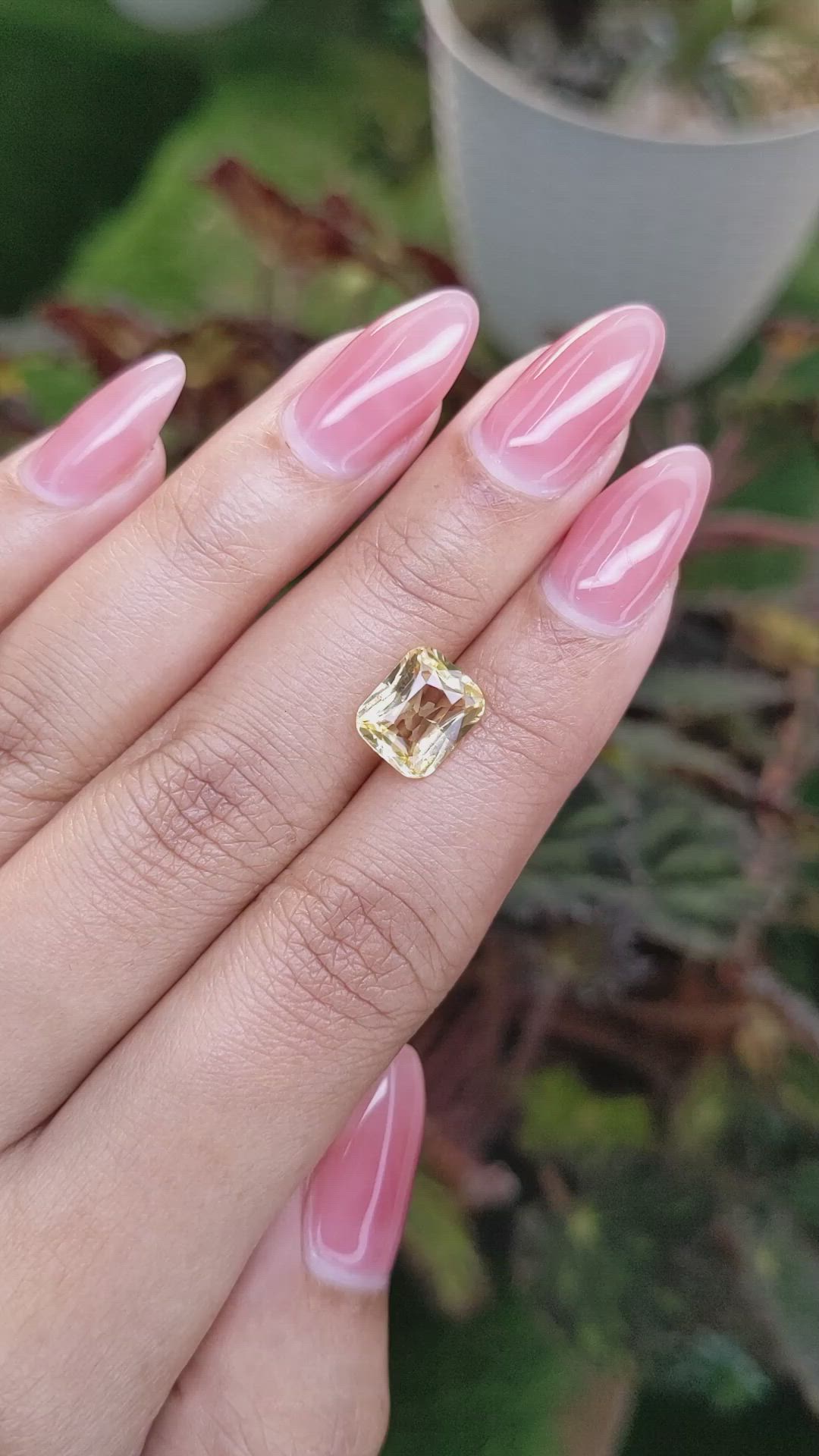 3.43 Ct. Yellow Sapphire from Ceylon (Sri Lanka) Size Video