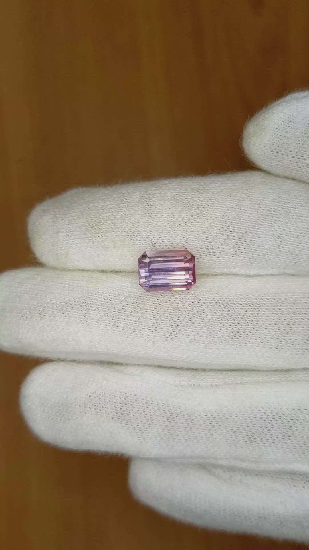 3.95 Ct. Bi Color Sapphire from Ceylon (Sri Lanka) Size Video