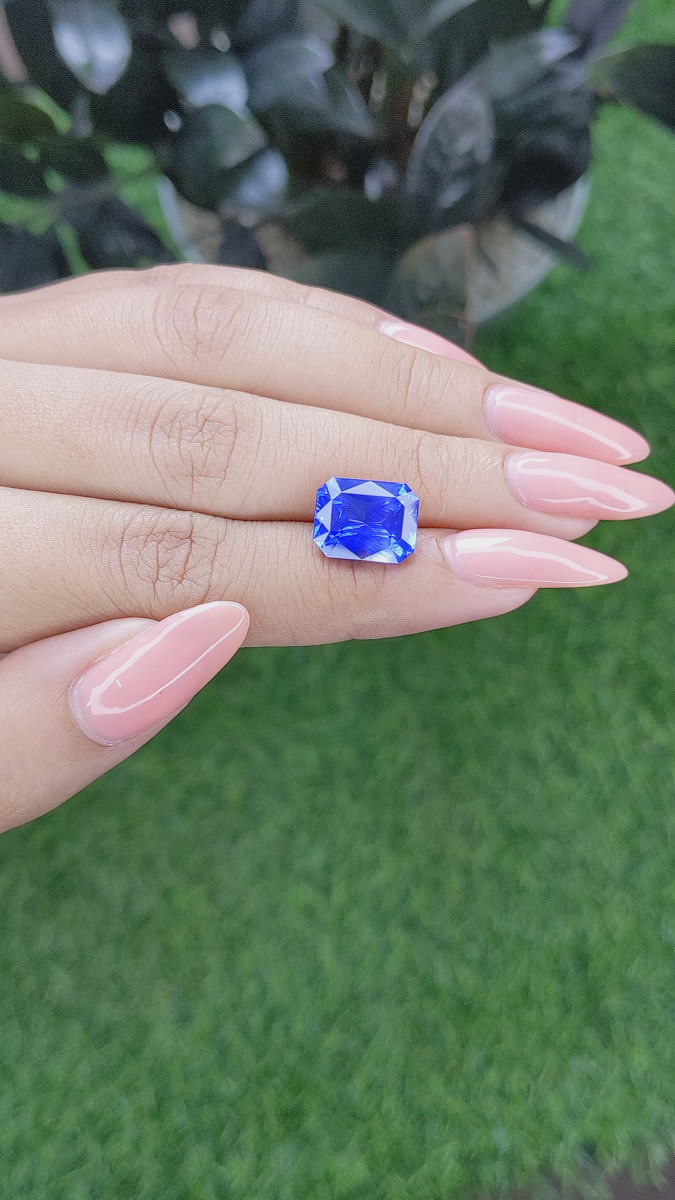 6.54 Ct. Blue Sapphire from Ceylon (Sri Lanka) Size Video