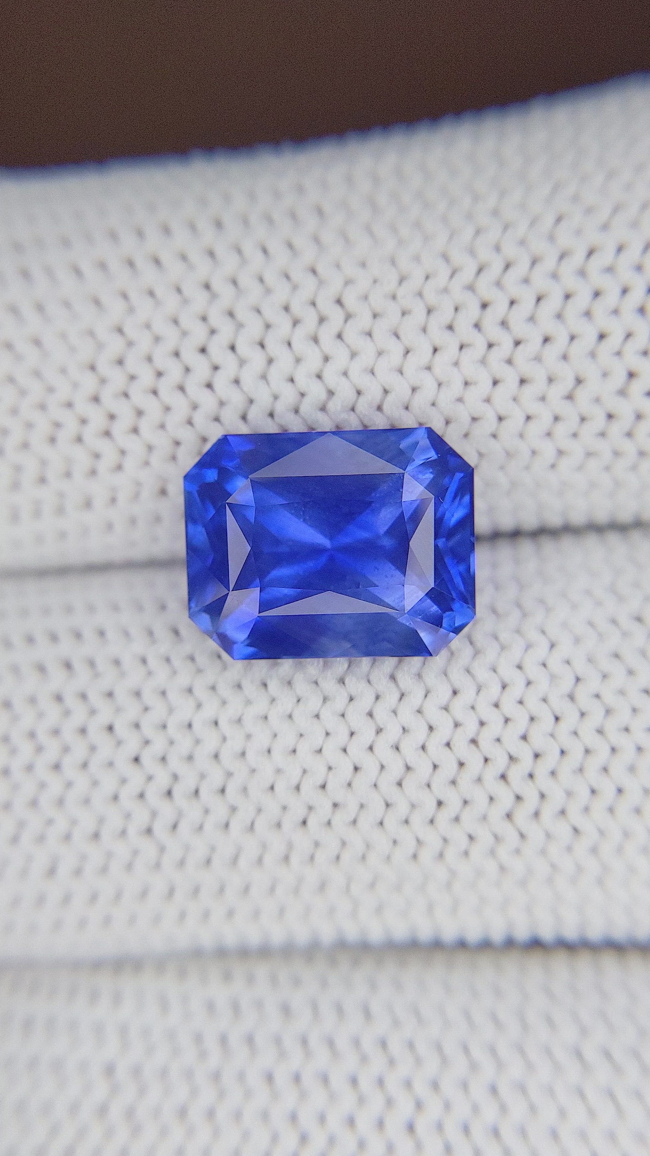 6.54 Ct. Blue Sapphire from Ceylon (Sri Lanka) Size Video