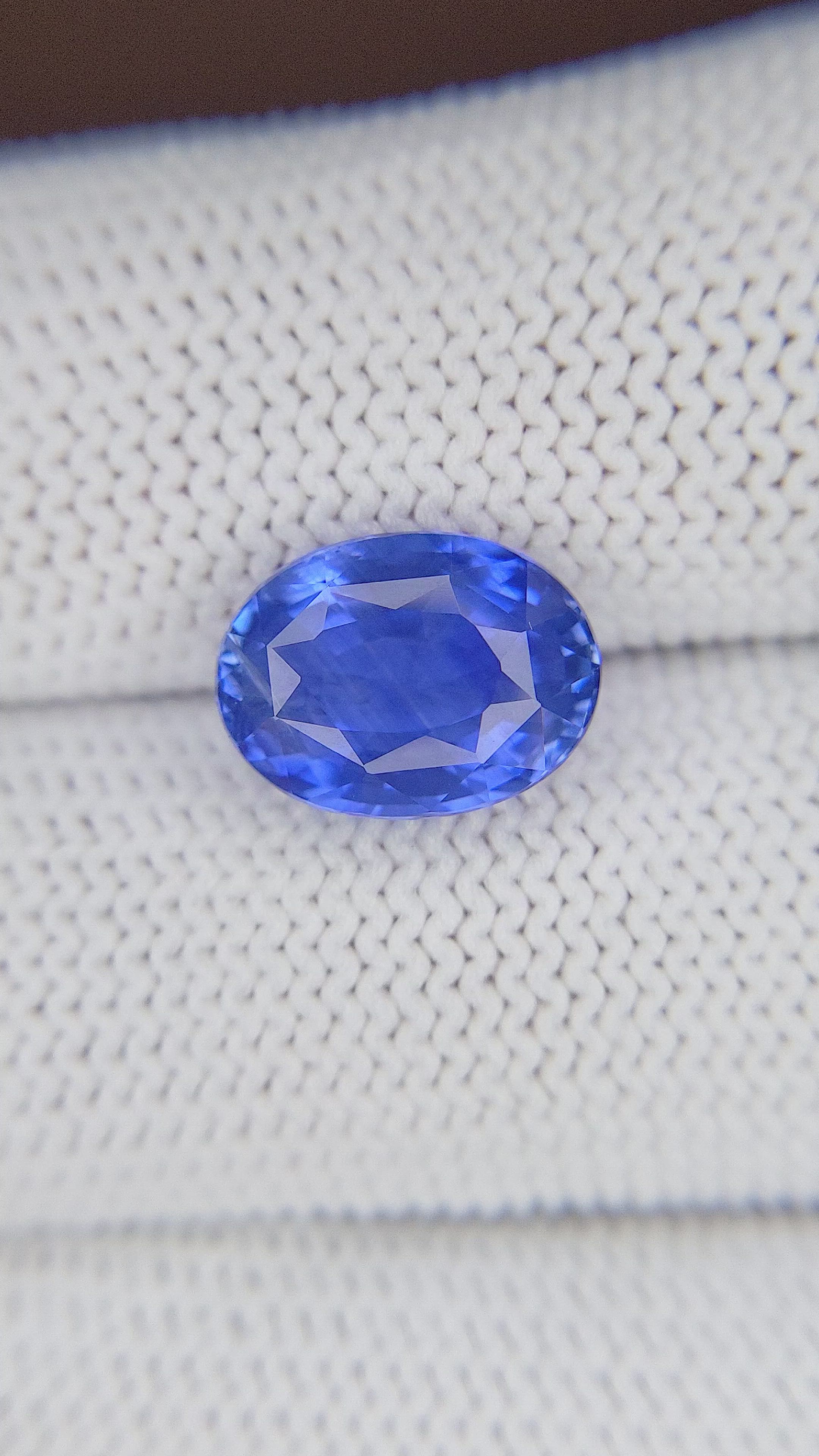 5.58 Ct. Blue Sapphire from Ceylon (Sri Lanka) Size Video