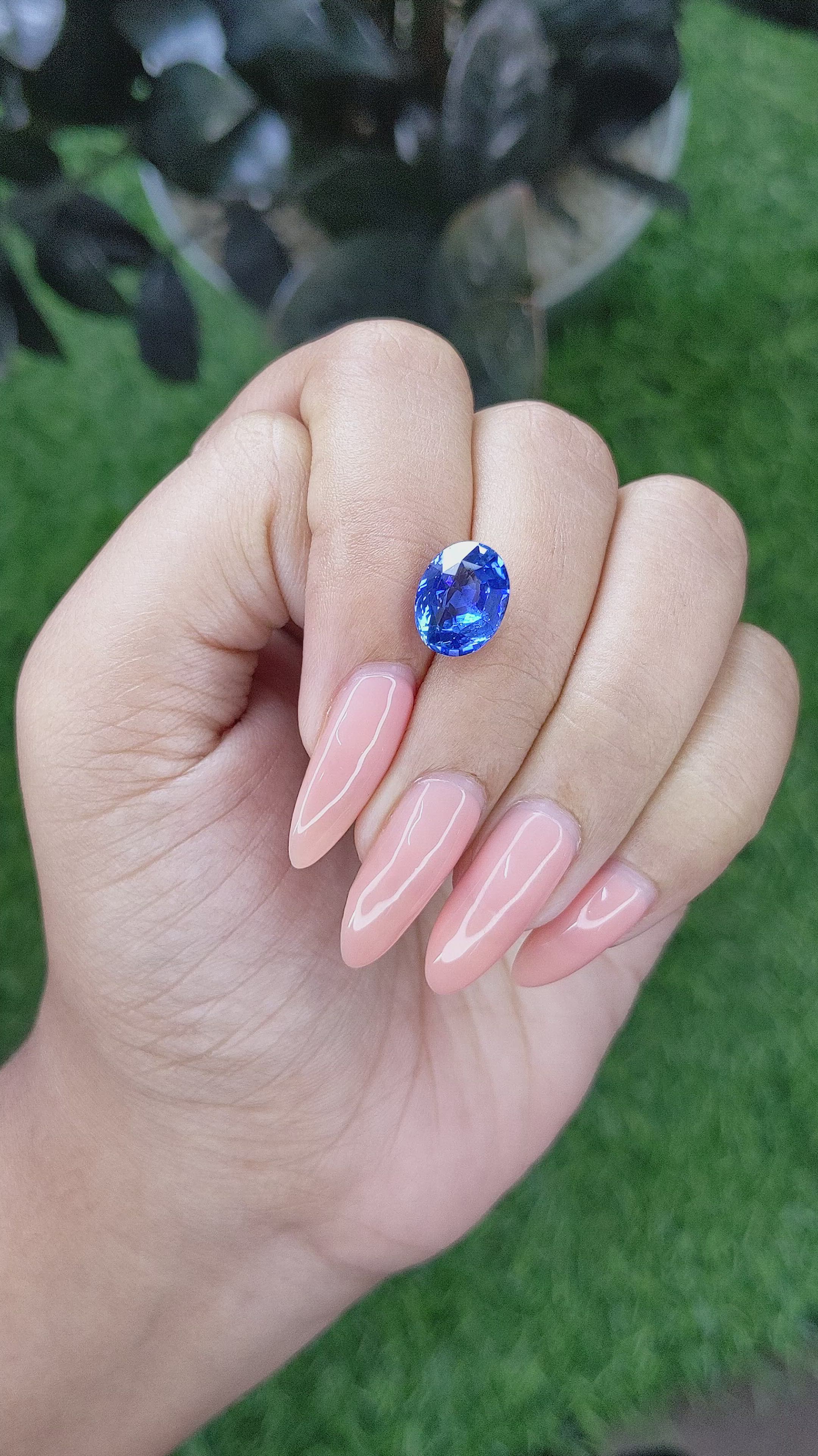 4.41 Ct. Blue Sapphire from Ceylon (Sri Lanka) Size Video