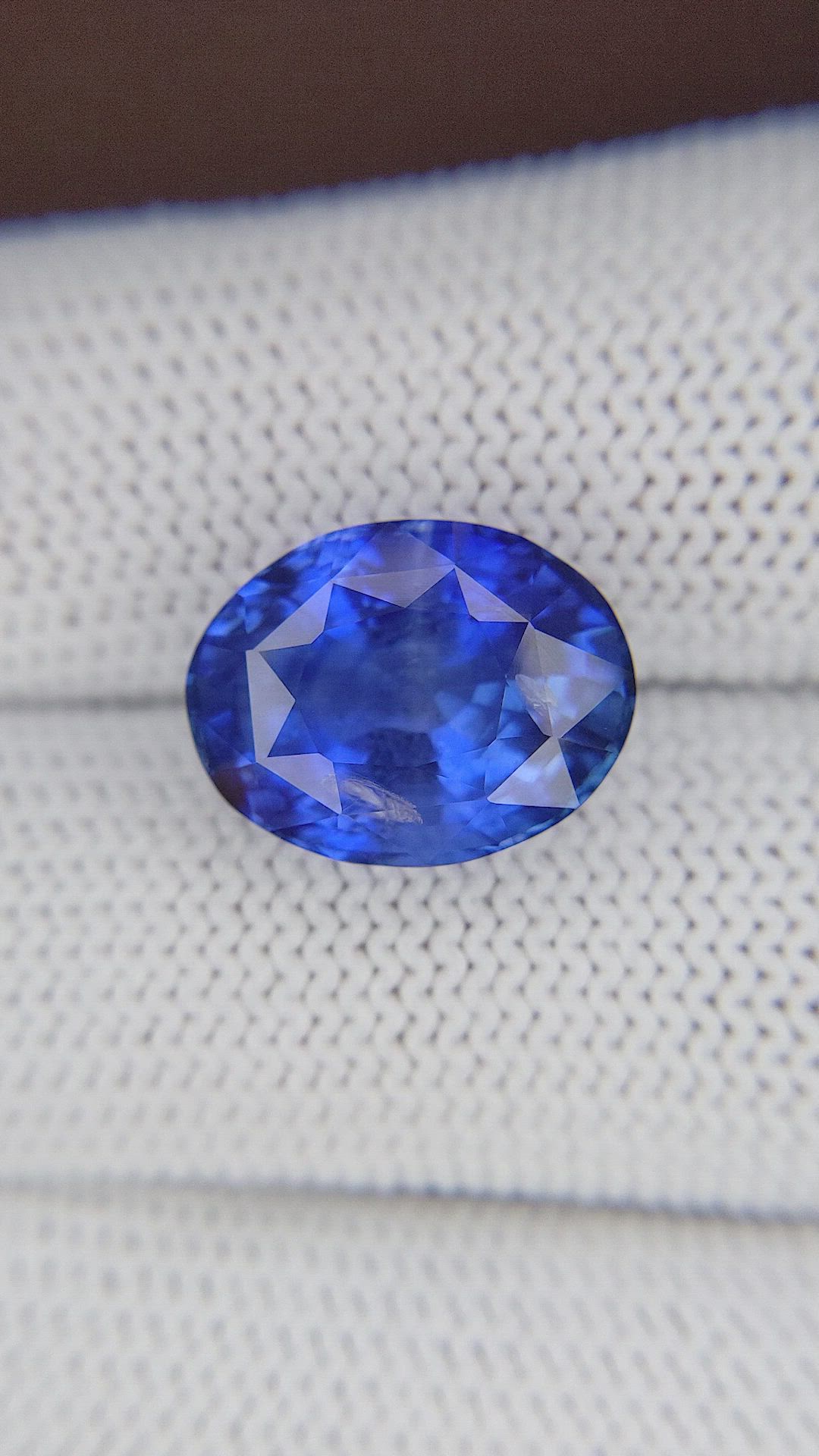 11.44 Ct. Blue Sapphire from Ceylon (Sri Lanka) Size Video