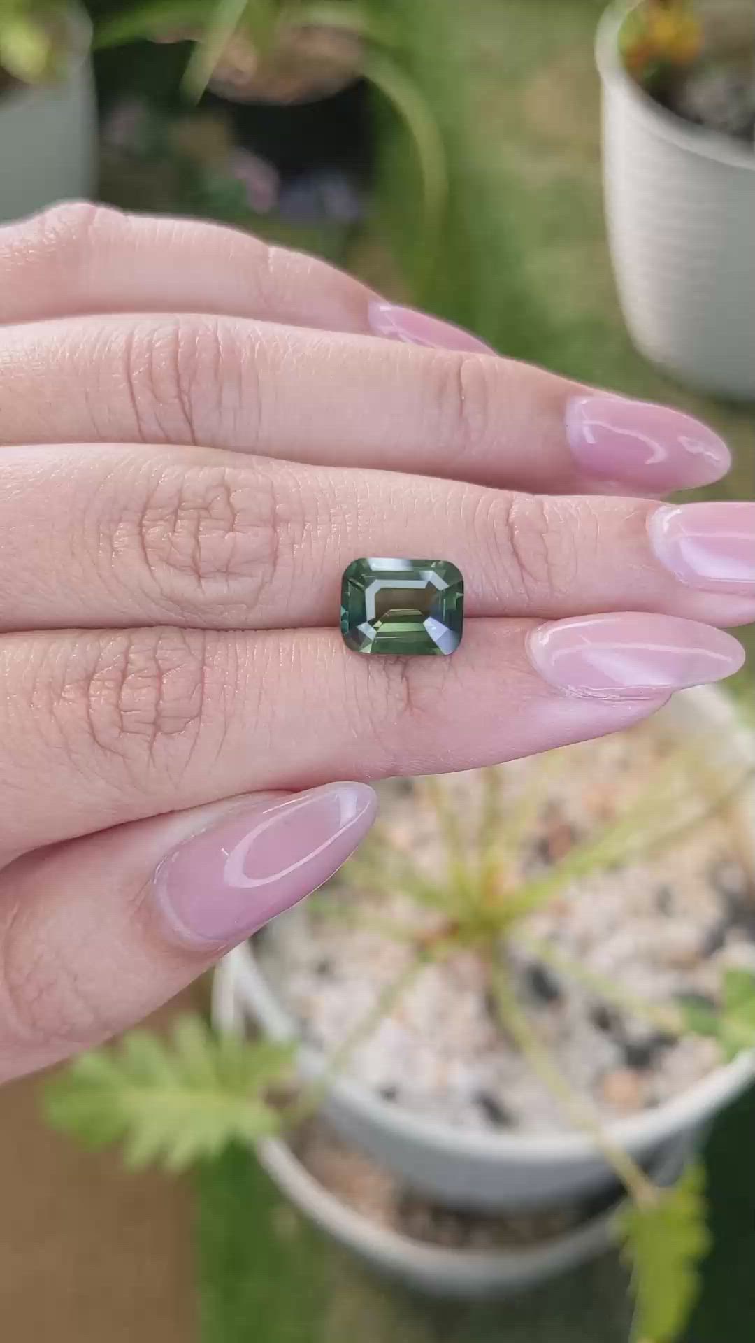4.25 Ct. Green Sapphire from Ceylon (Sri Lanka) Size Video